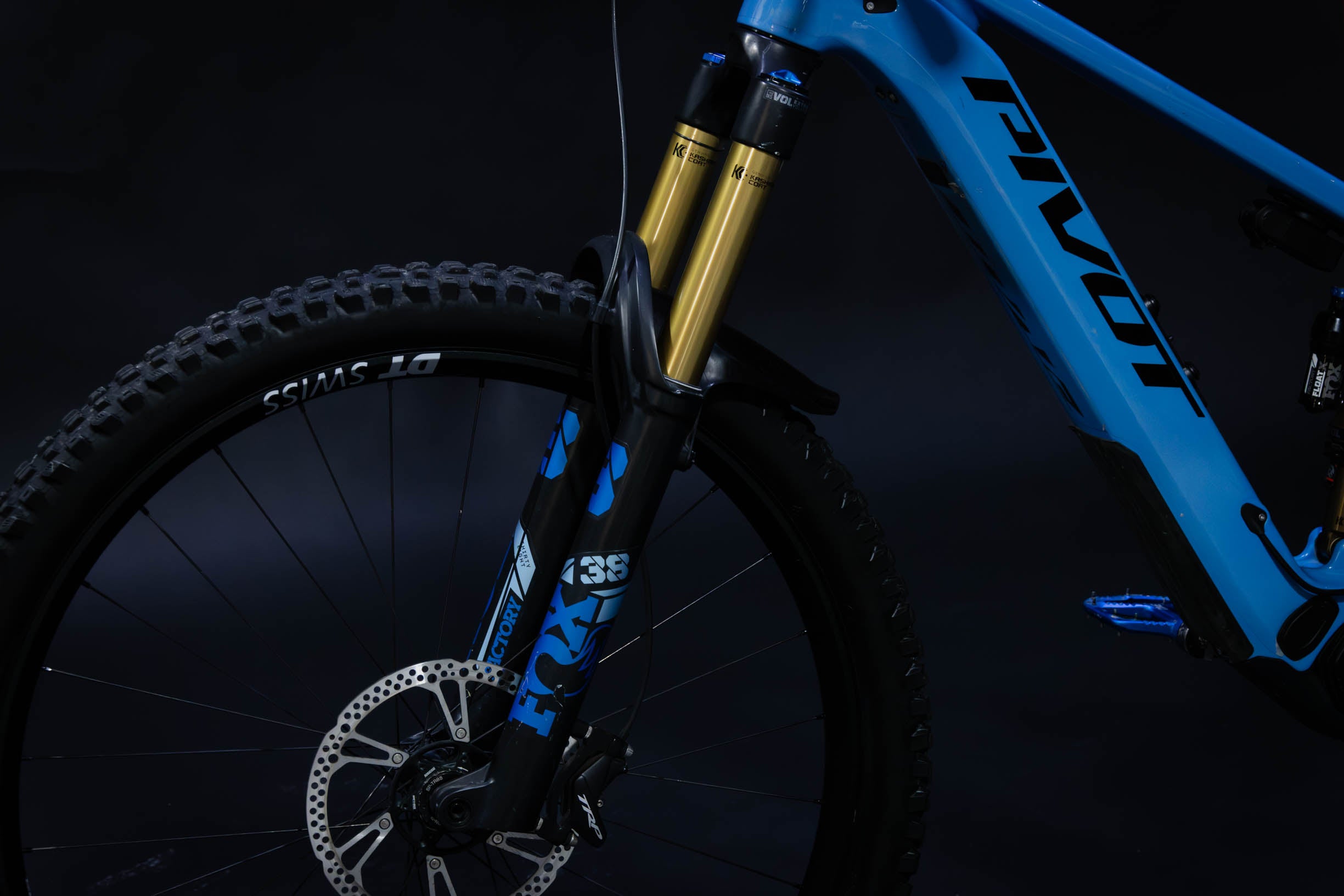 Bicicleta de Montaña Asistida Doble Suspensión Pivot Cycles Shuttle AM 29" Talla Medium (2024) Seminueva