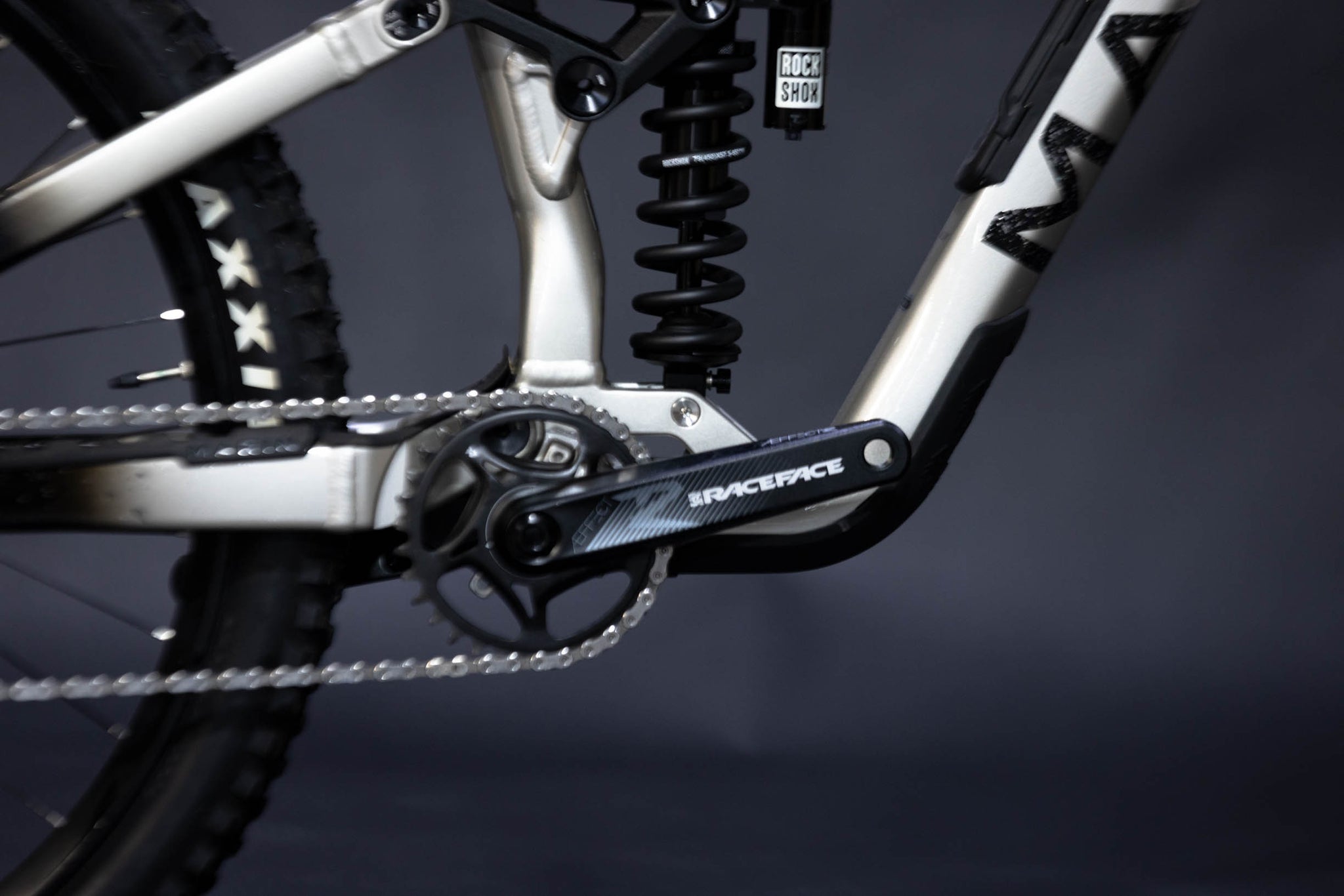 Bicicleta de Montaña Doble Suspensión Marin Bikes Alpine XR 27.5/"29" Talla Large (2025) Seminueva