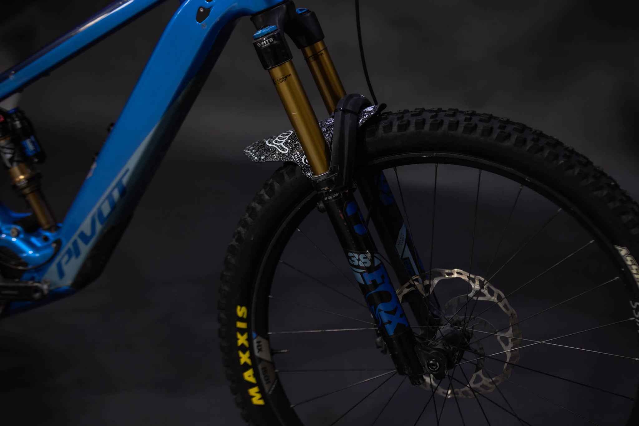 Bicicleta de Montaña Asistida Doble Suspensión Pivot Cycles Shuttle LT 29" Talla Large (2023) Seminueva