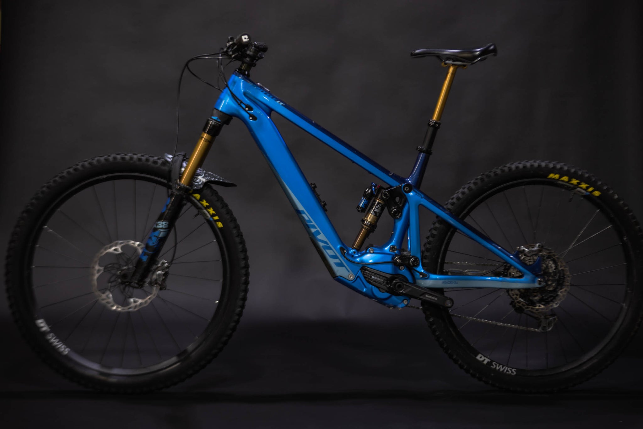 Bicicleta de Montaña Asistida Doble Suspensión Pivot Cycles Shuttle LT 29" Talla Large (2023) Seminueva