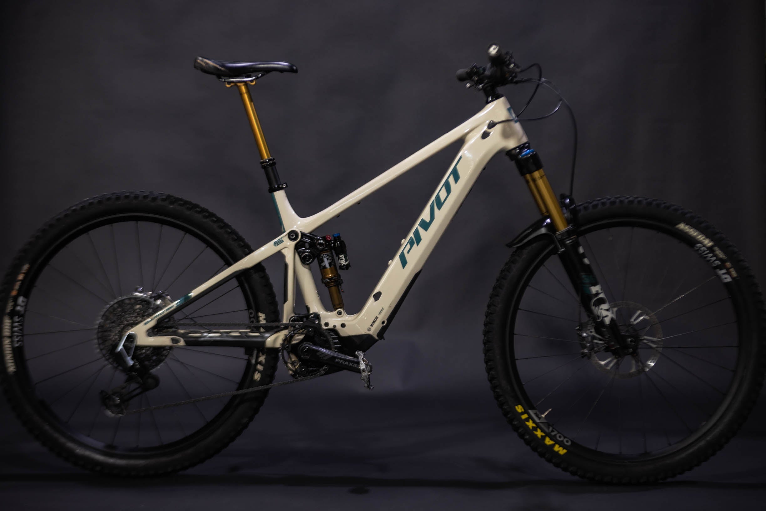 Bicicleta de Montaña Asistida Doble Suspensión Pivot Cycles Shuttle AM 29" Talla Large (2024) Seminueva