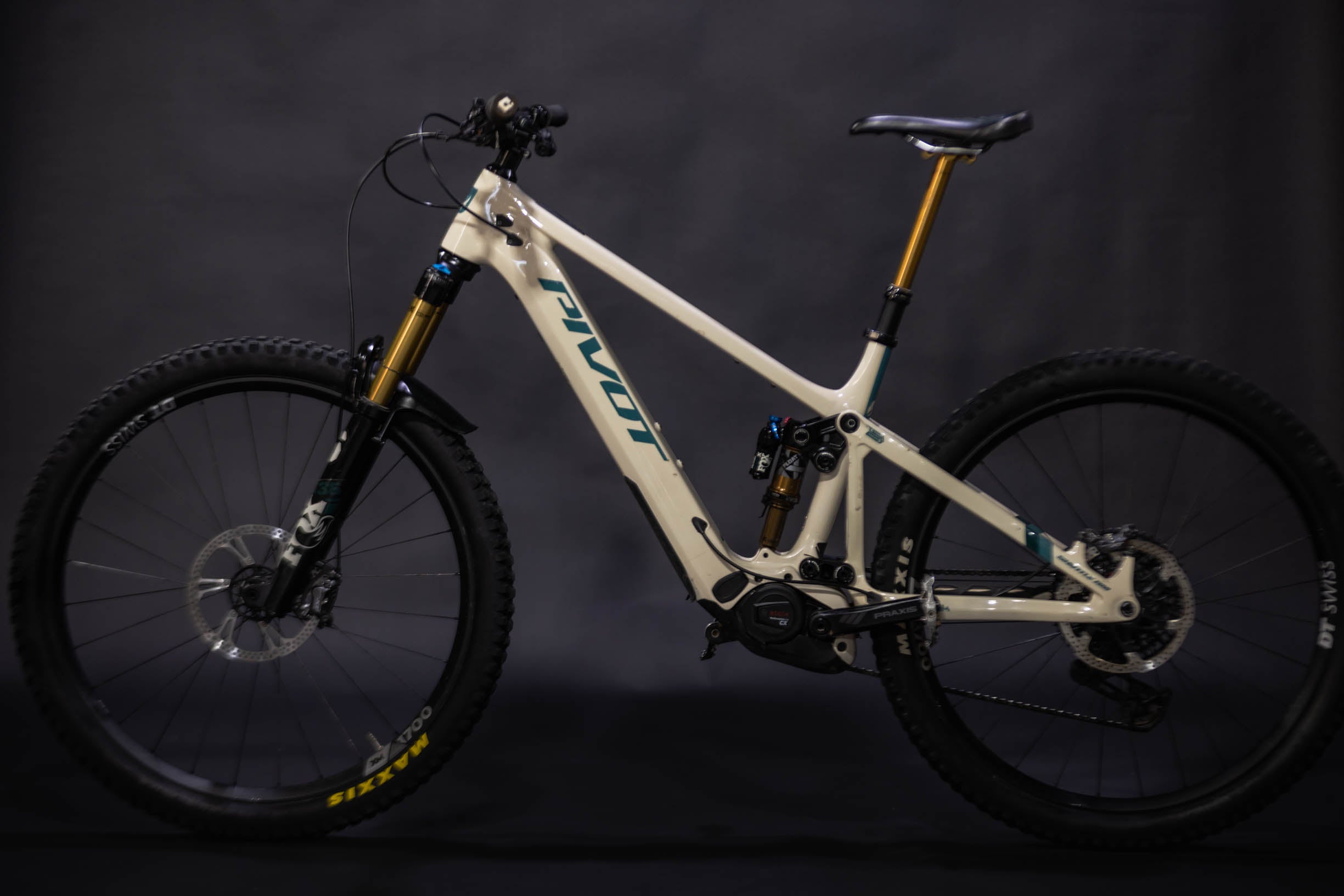 Bicicleta de Montaña Asistida Doble Suspensión Pivot Cycles Shuttle AM 29" Talla Large (2024) Seminueva