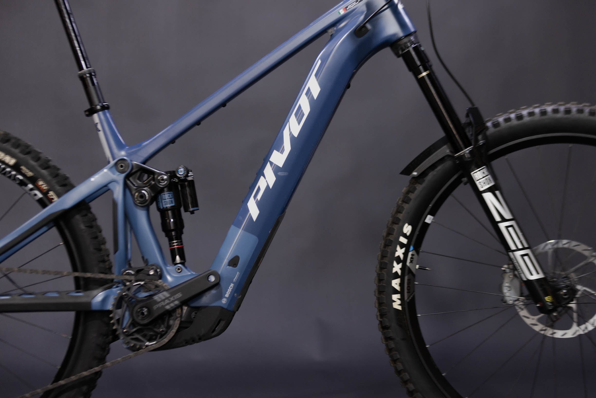 Bicicleta de Montaña Asistida Doble Suspensión Pivot Cycles Shuttle AM 29" Talla Large (2025) Seminueva