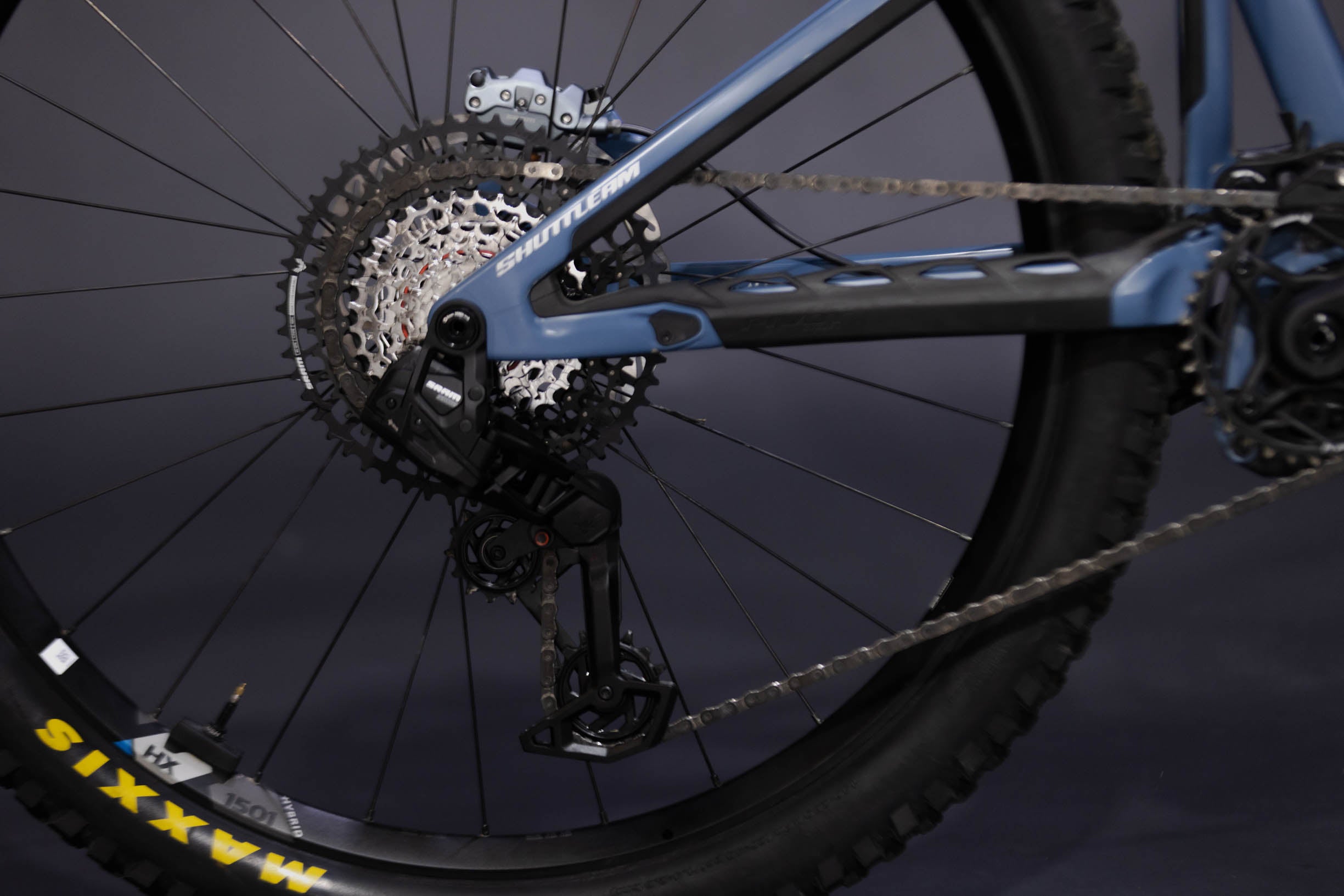 Bicicleta de Montaña Asistida Doble Suspensión Pivot Cycles Shuttle AM 29" Talla Large (2025) Seminueva