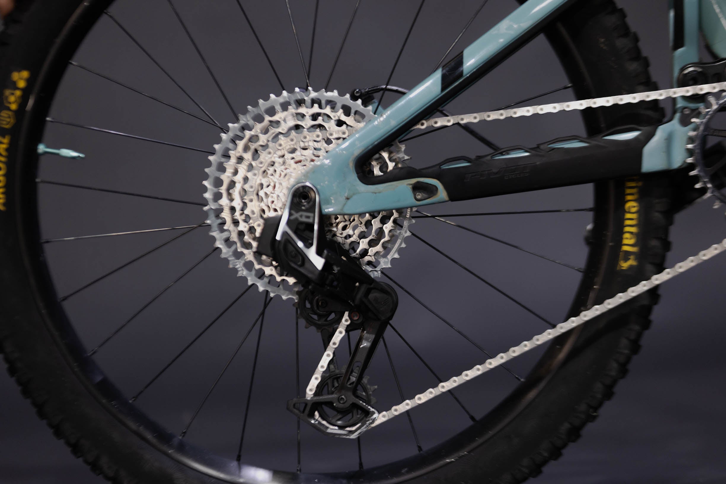 Bicicleta De Montaña Doble Suspensión Pivot Cycles Mach 6 27.5/29" Talla X-Small (2024) Seminueva