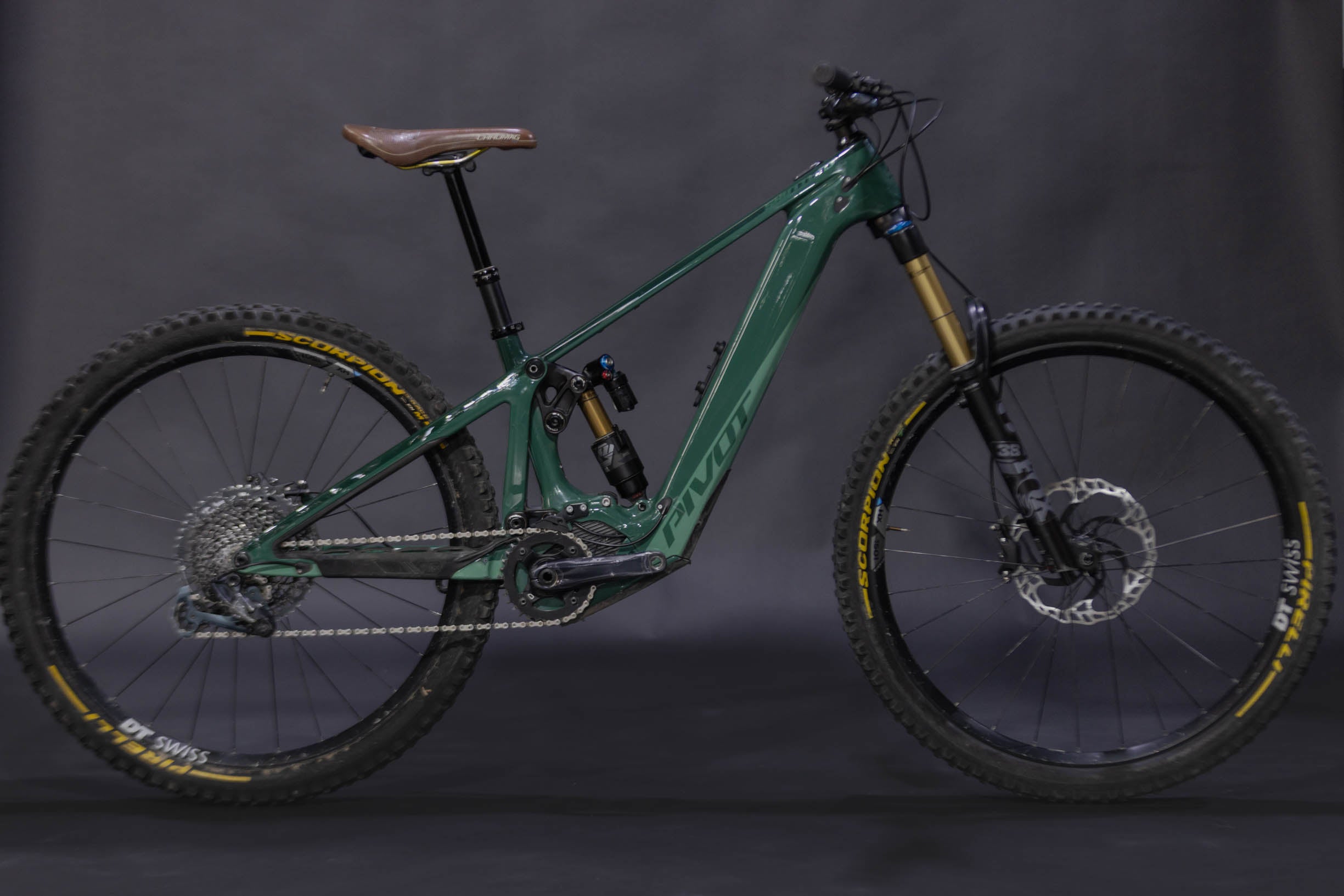 Bicicleta de Montaña Asistida Doble Suspensión Pivot Cycles Shuttle LT 29" Talla Small (2023) Seminueva