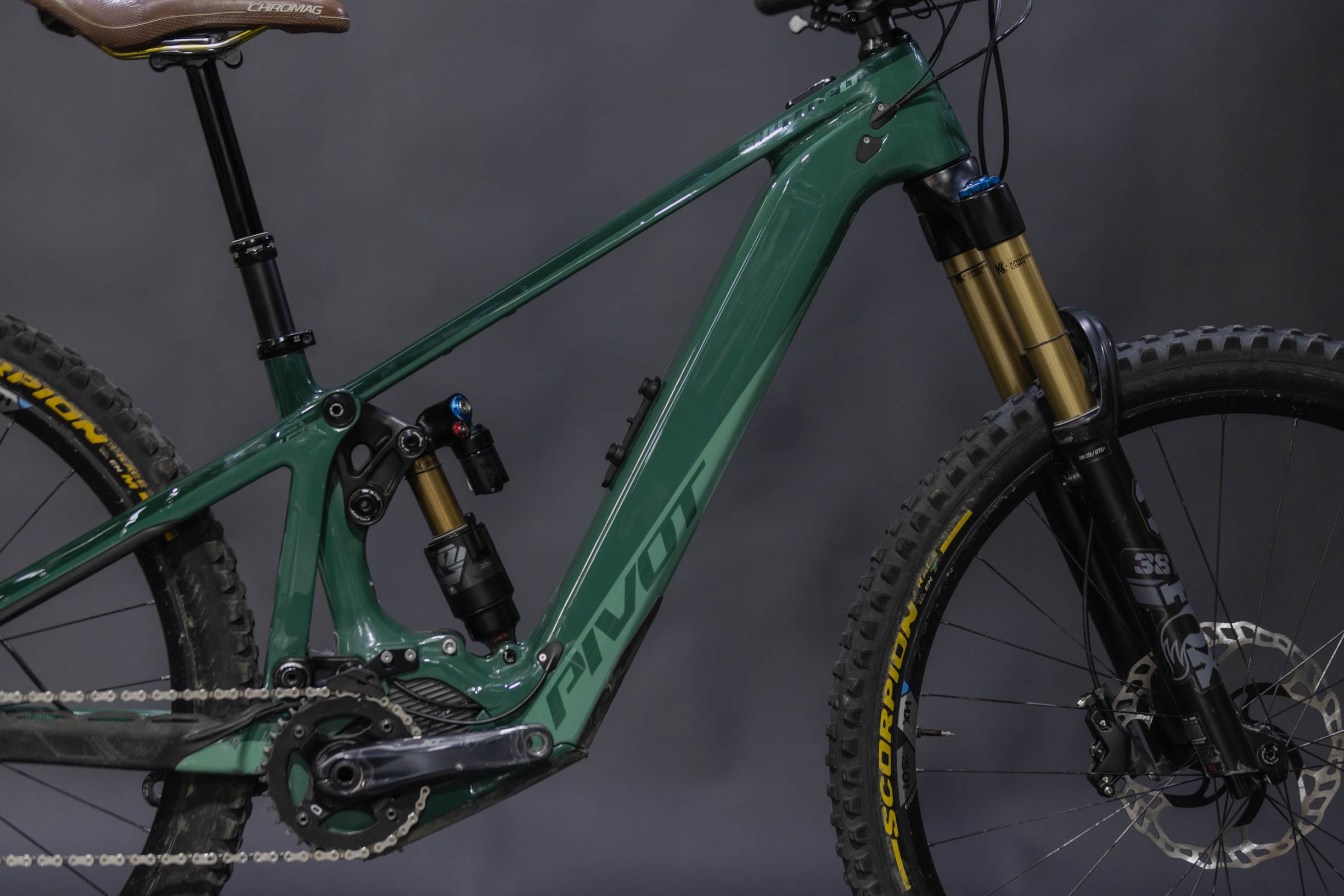 Bicicleta de Montaña Asistida Doble Suspensión Pivot Cycles Shuttle LT 29" Talla Small (2023) Seminueva