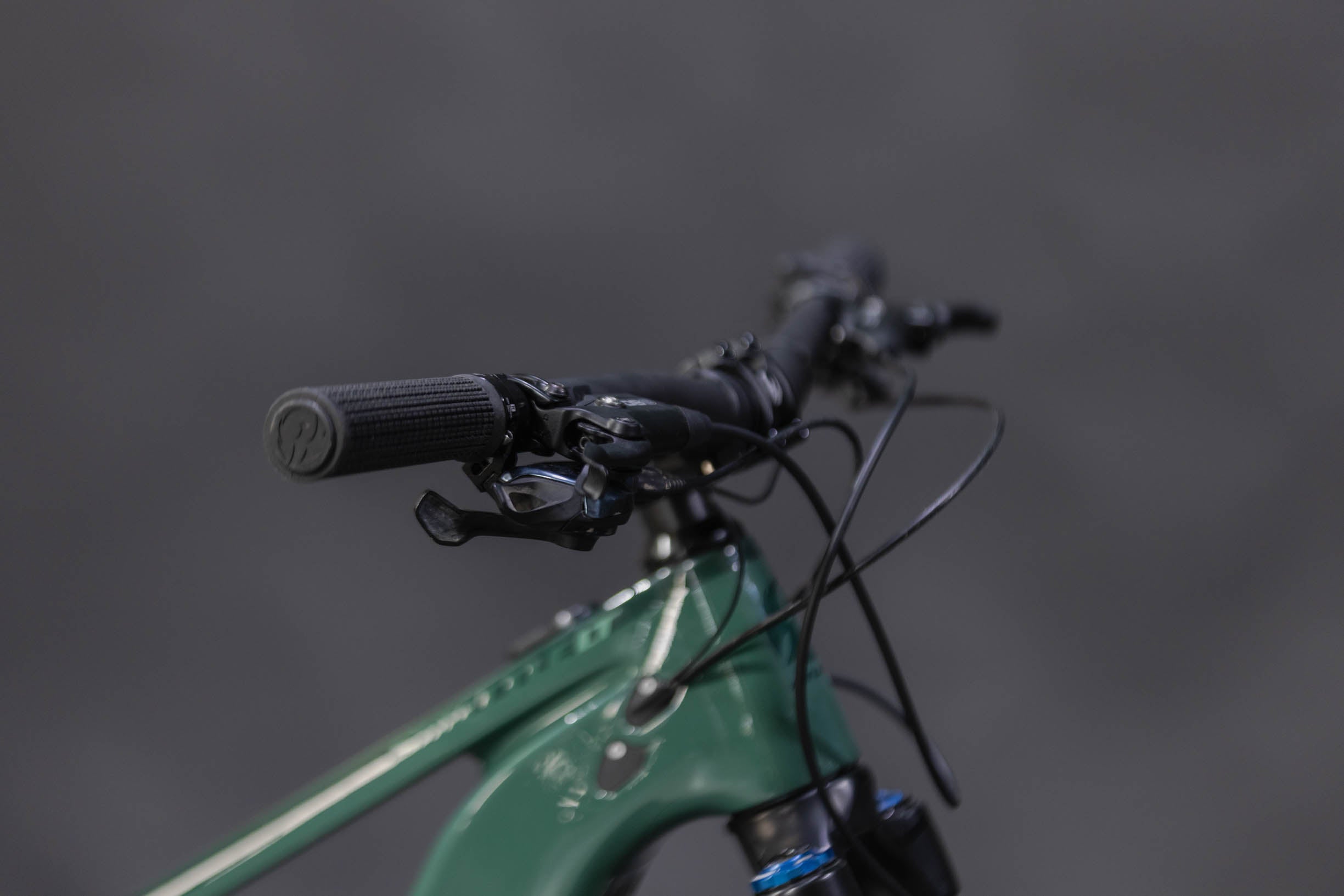 Bicicleta de Montaña Asistida Doble Suspensión Pivot Cycles Shuttle LT 29" Talla Small (2023) Seminueva