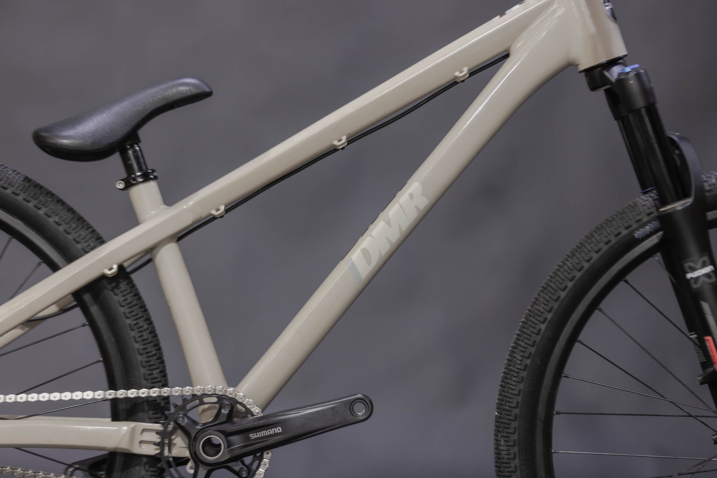 Bicicleta de ciudad Dirt Jump DMR Rhythm Talla Regular Rodado 26" (2024) Seminueva