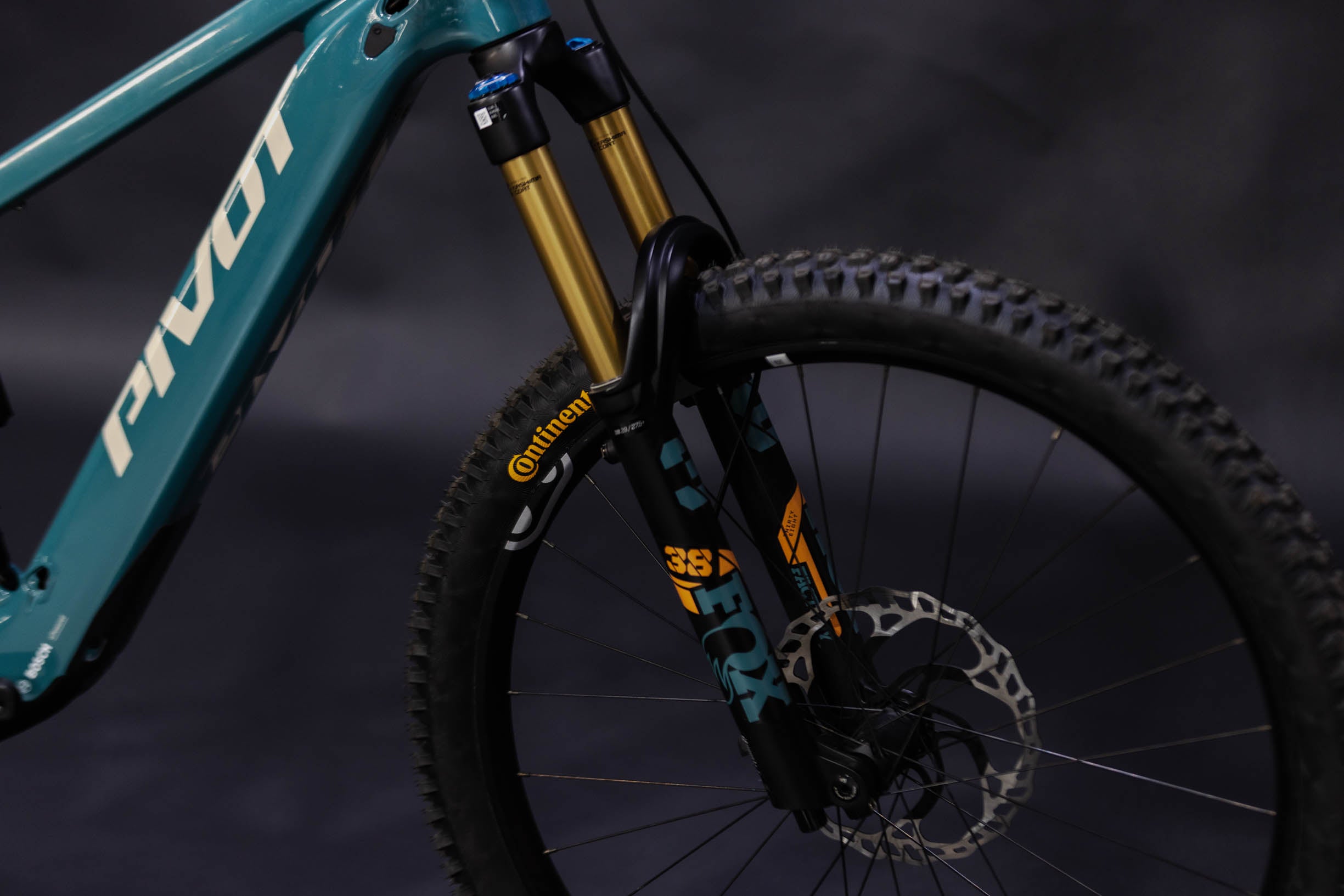 Bicicleta de Montaña Asistida Doble Suspensión Pivot Cycles Shuttle LT 27.5/29" Talla Medium (2025) Seminueva