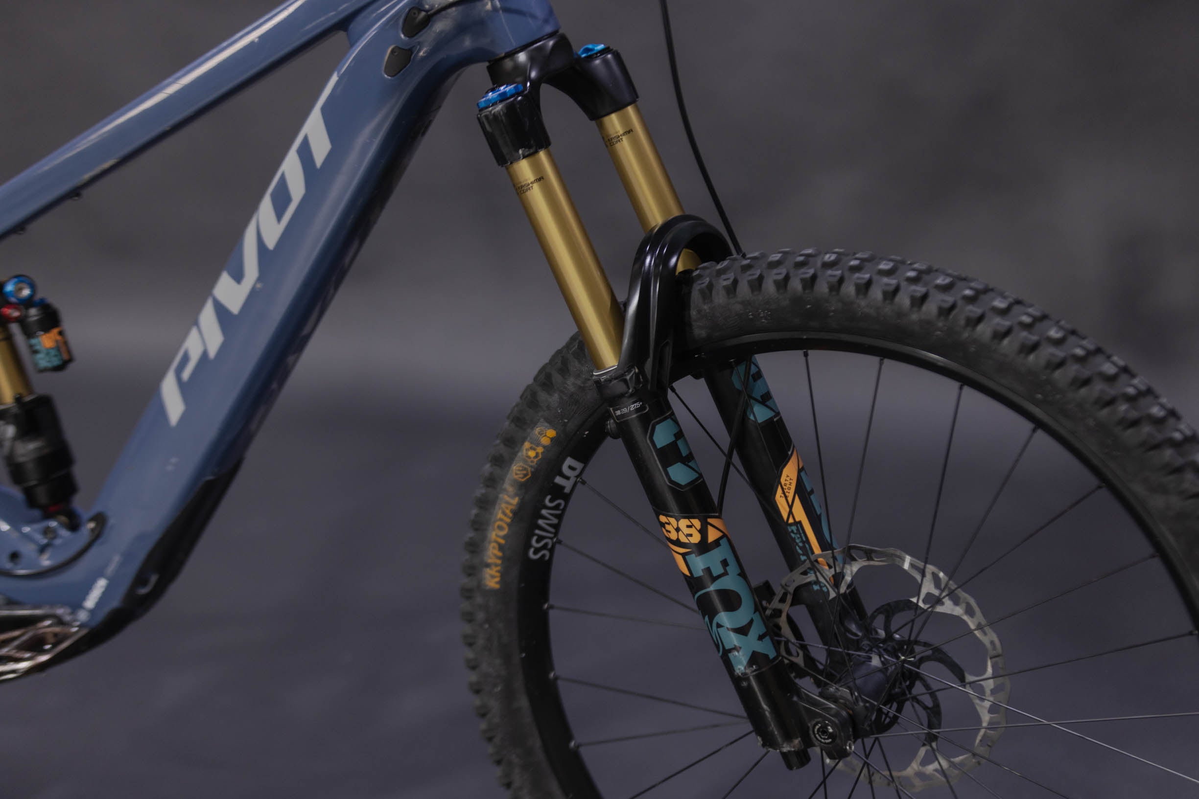 Bicicleta de Montaña Asistida Doble Suspensión Pivot Cycles Shuttle LT 29" Talla Lage (2025) Seminueva