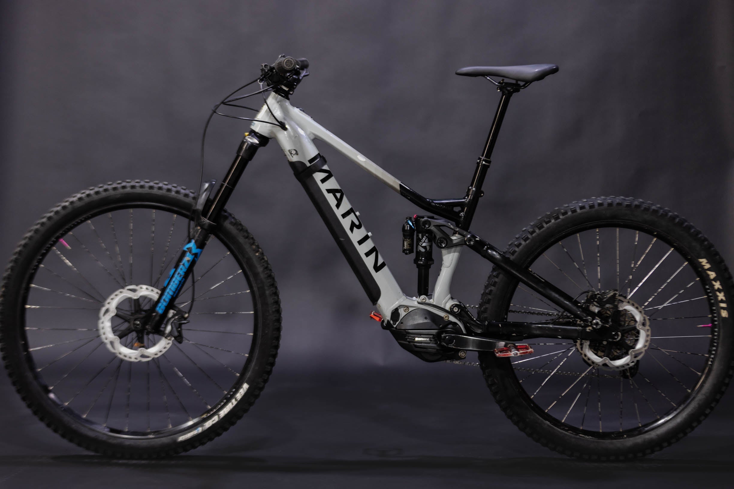 Bicicleta de Montaña Asistida Doble Suspensión Marin Alpine Trail E2 29/27.5" Talla Medium (2023) Seminueva