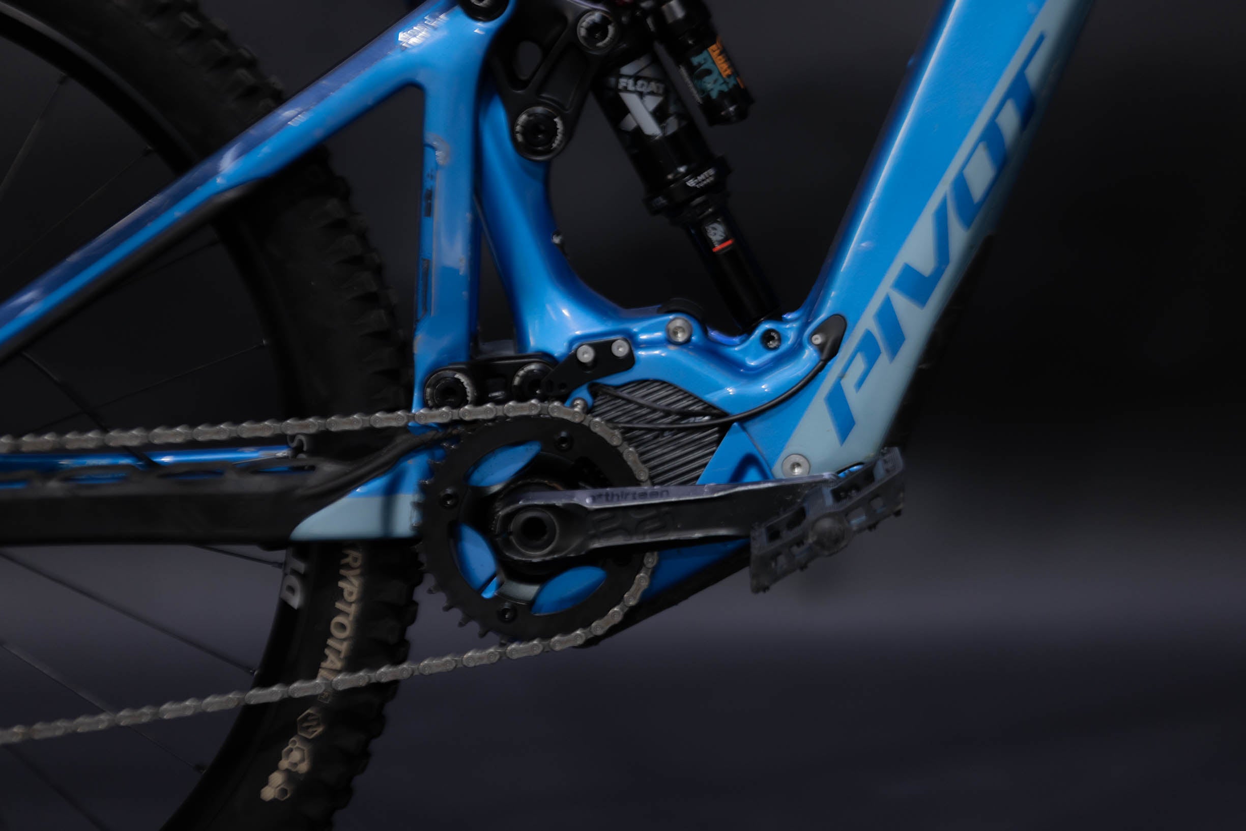 Bicicleta de Montaña Asistida Doble Suspensión Pivot Cycles Shuttle LT 29" Talla Small (2023) Seminueva