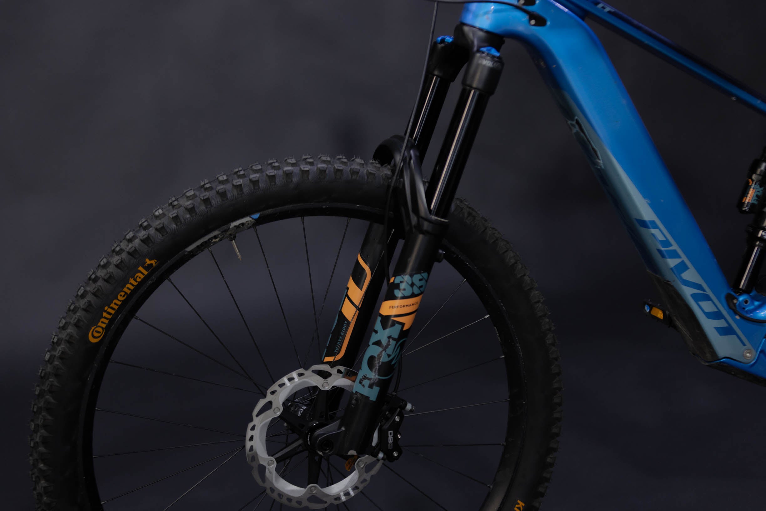 Bicicleta de Montaña Asistida Doble Suspensión Pivot Cycles Shuttle LT 29" Talla Small (2023) Seminueva