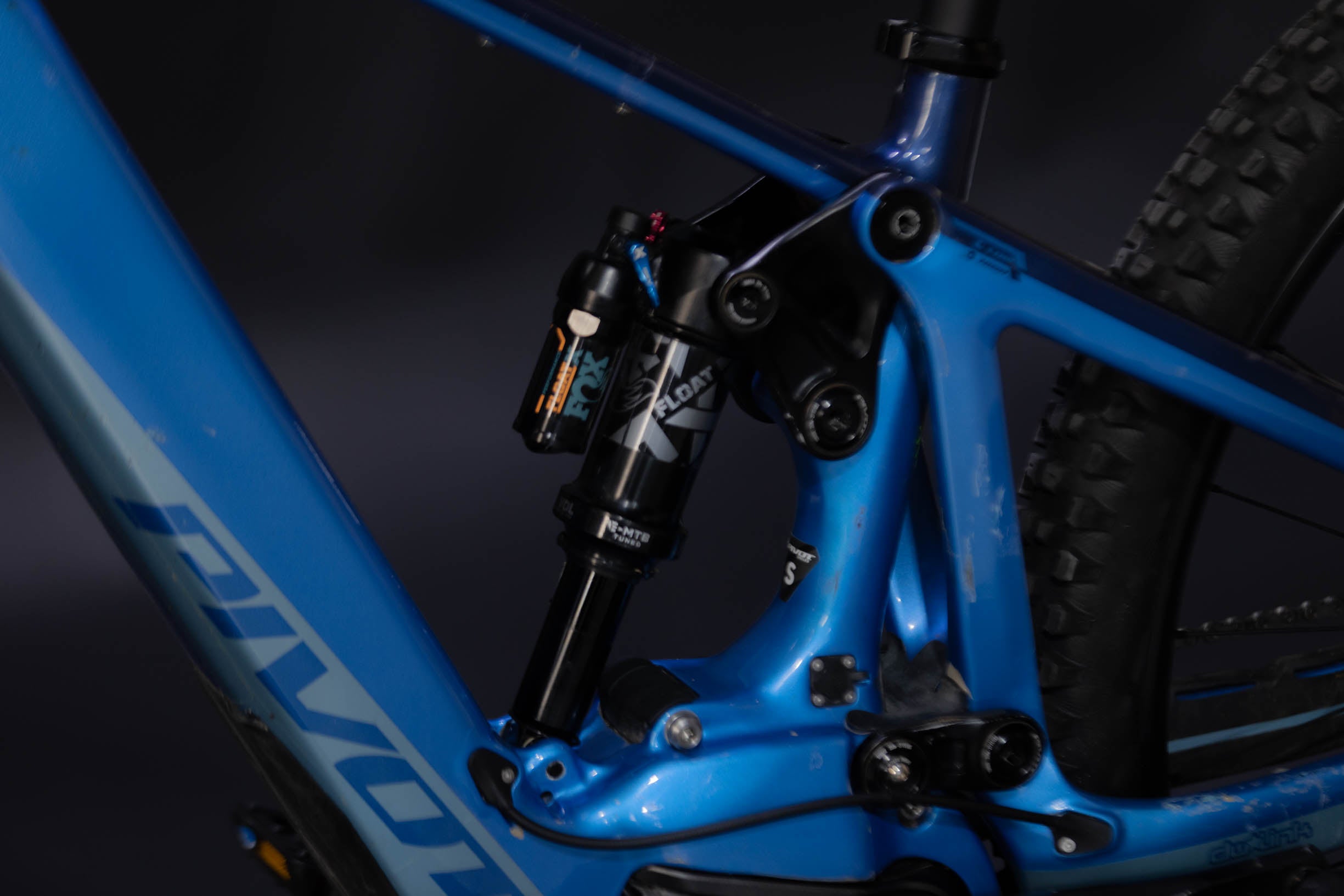 Bicicleta de Montaña Asistida Doble Suspensión Pivot Cycles Shuttle LT 29" Talla Small (2023) Seminueva