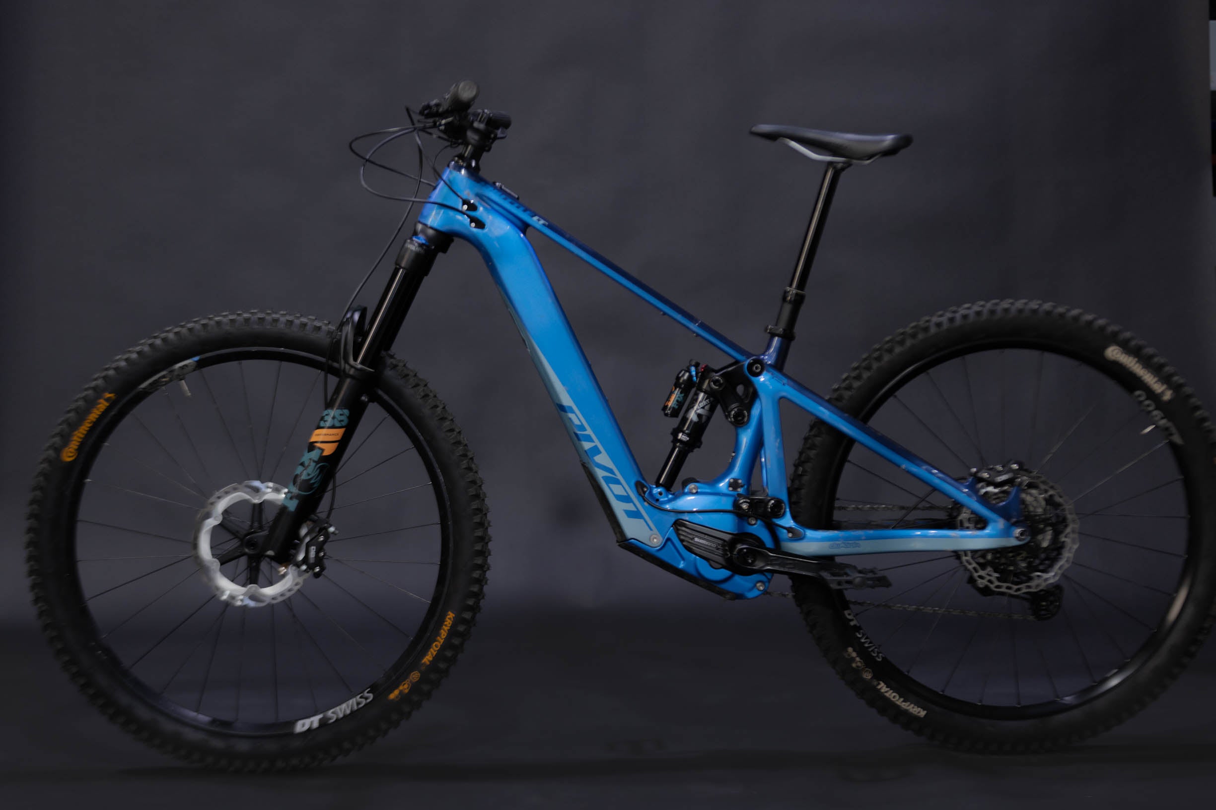 Bicicleta de Montaña Asistida Doble Suspensión Pivot Cycles Shuttle LT 29" Talla Small (2023) Seminueva