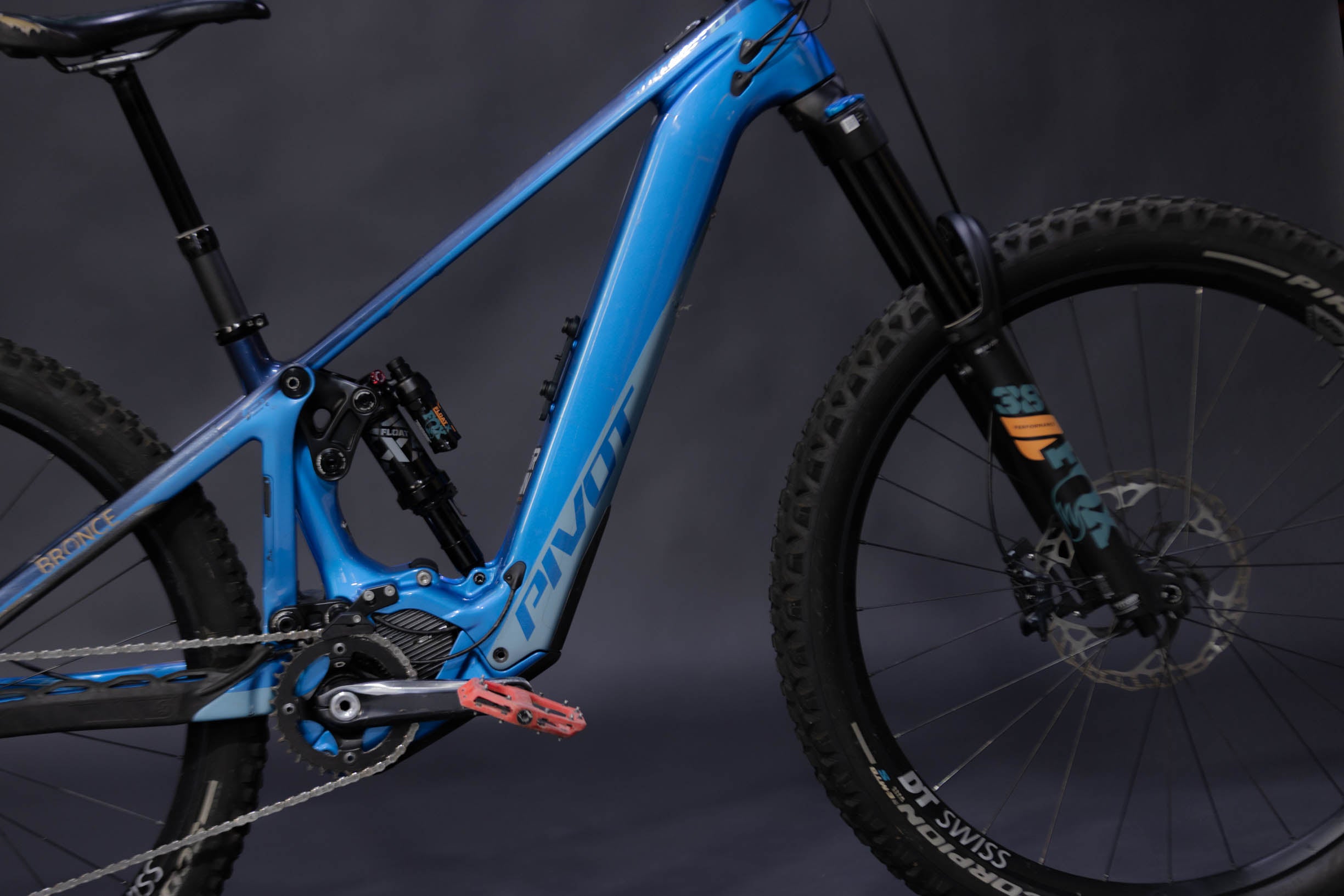 Bicicleta de Montaña Asistida Doble Suspensión Pivot Cycles Shuttle LT 29" Talla Small (2023) Seminueva