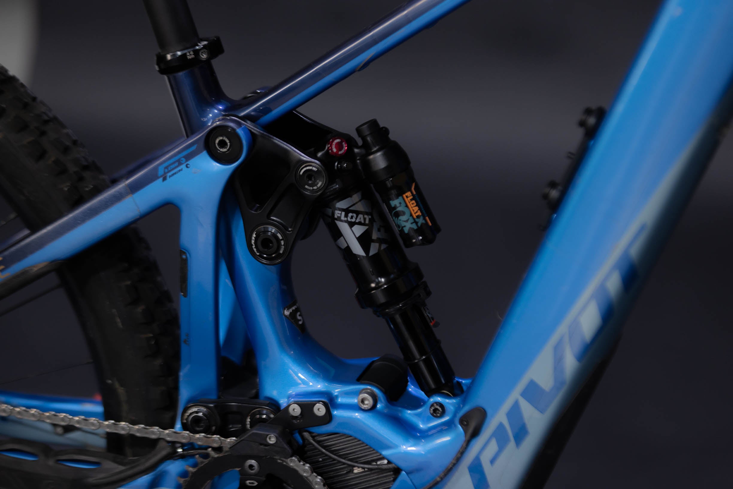 Bicicleta de Montaña Asistida Doble Suspensión Pivot Cycles Shuttle LT 29" Talla Small (2023) Seminueva