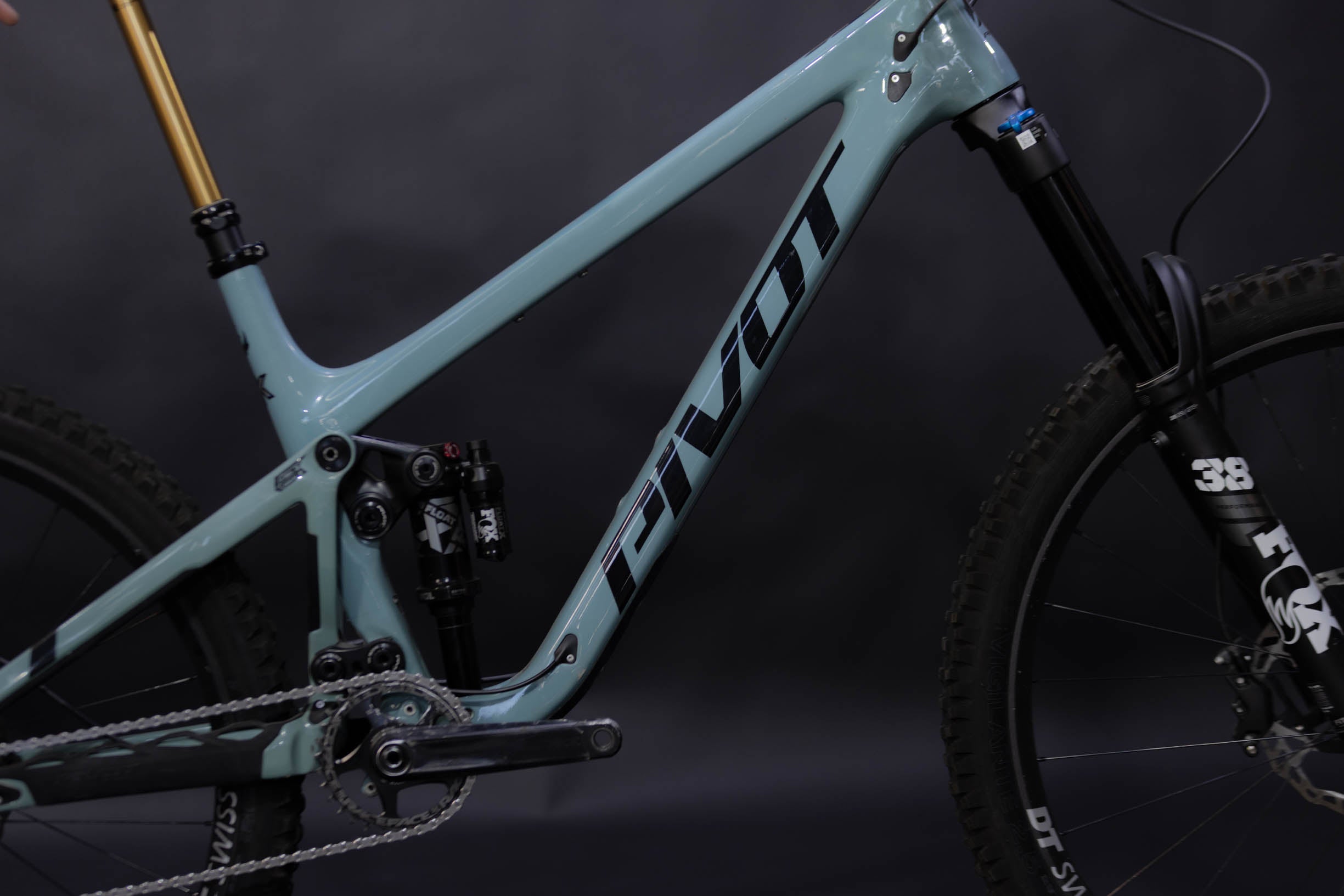 Bicicleta De Montaña Doble Suspensión Pivot Cycles Mach 6 27.5/29" Talla Large (2024) Seminueva