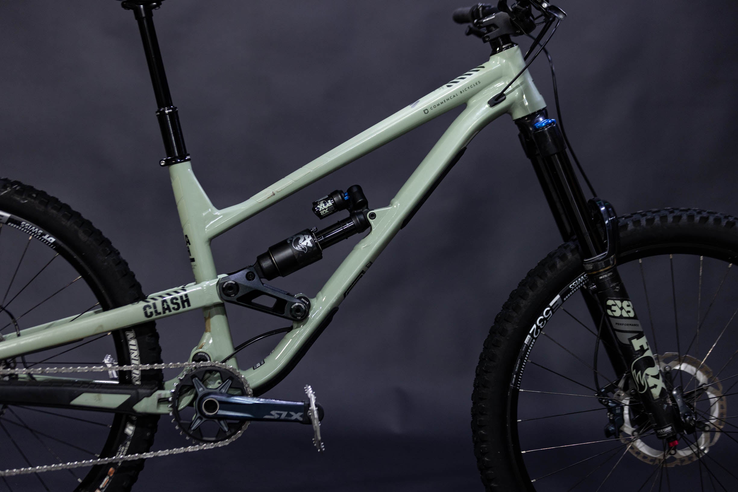 Bicicleta de Montaña Doble Suspension Commencal Clash 27.5" Talla Medium (2021) Seminueva