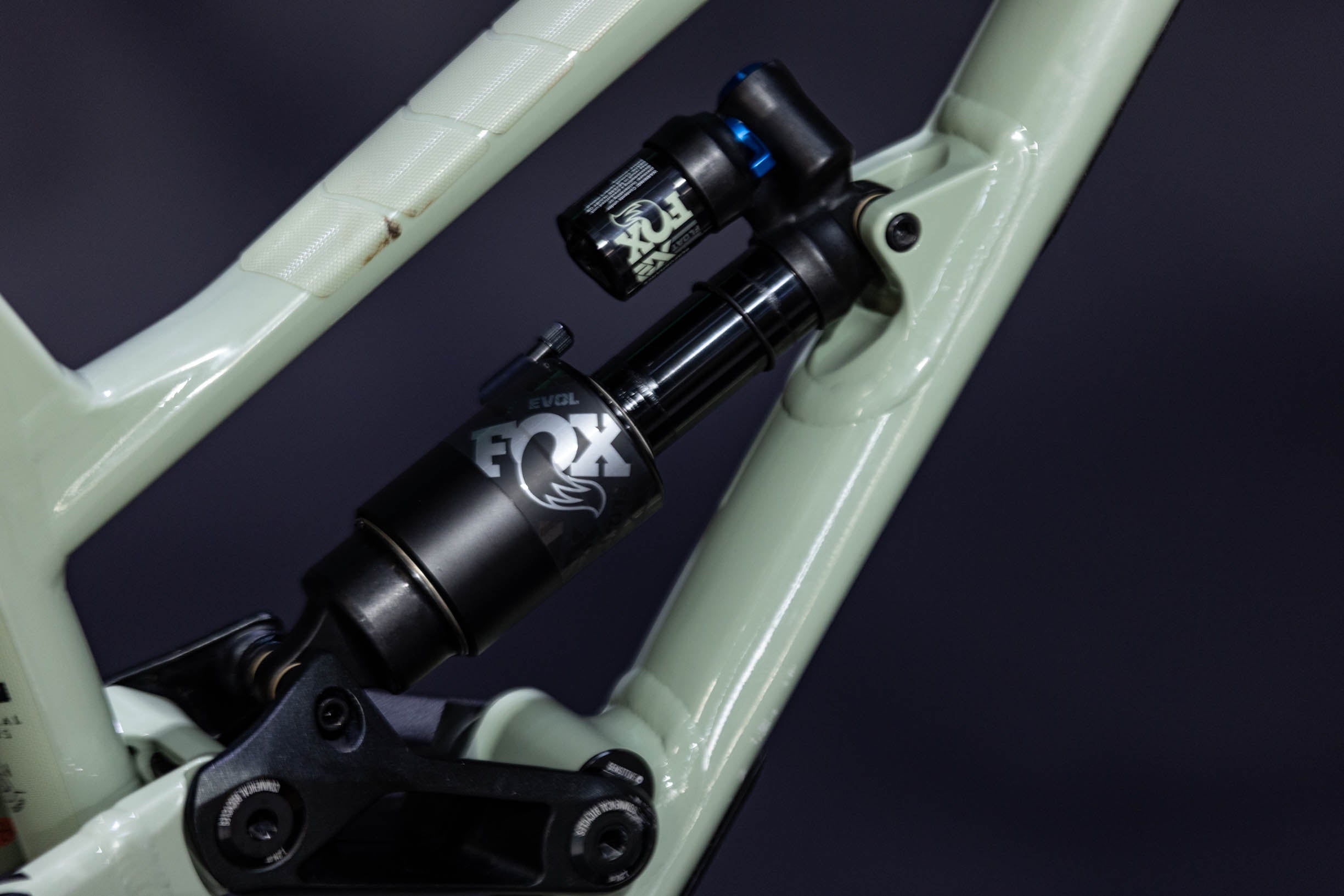 Bicicleta de Montaña Doble Suspension Commencal Clash 27.5" Talla Medium (2021) Seminueva