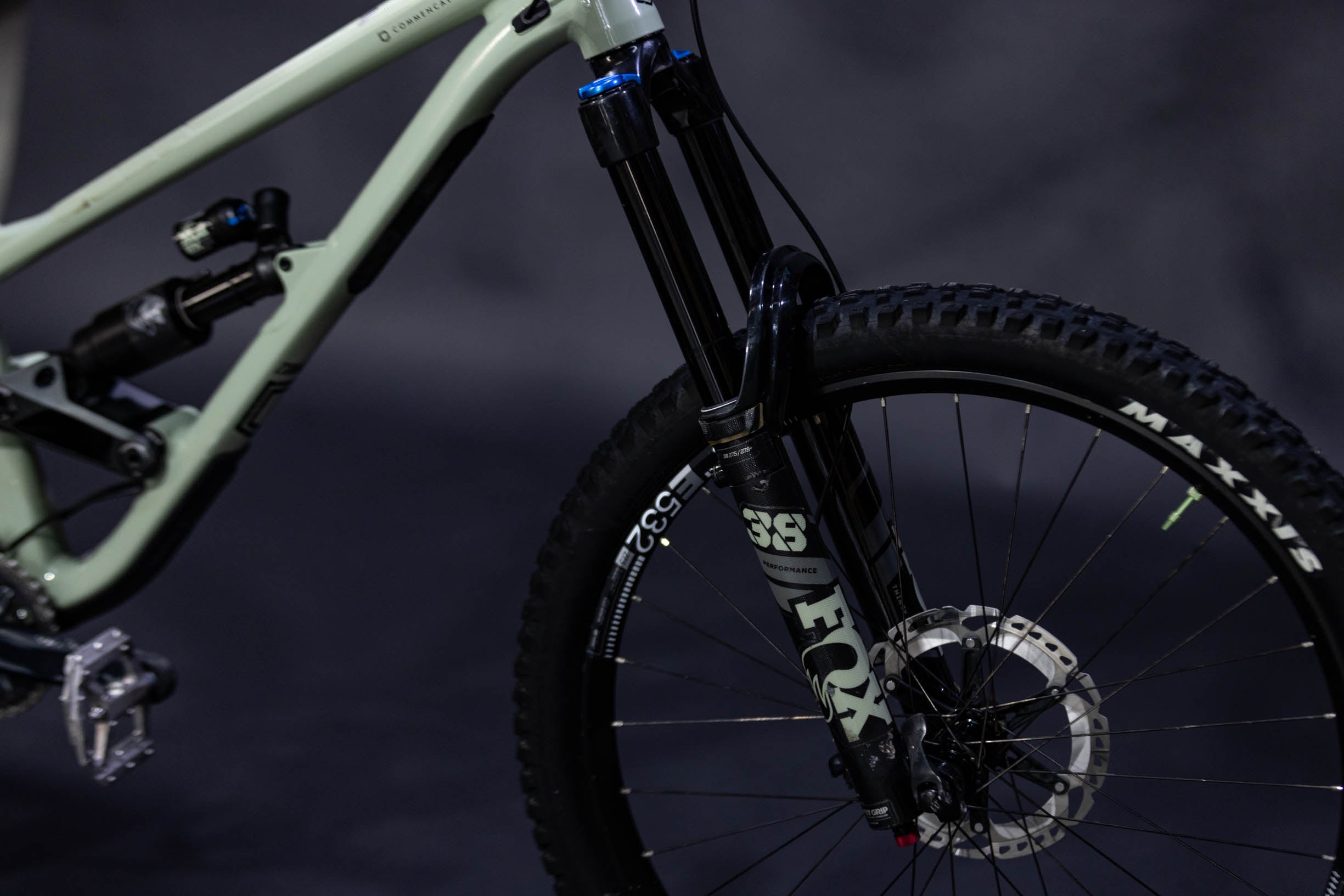 Bicicleta de Montaña Doble Suspension Commencal Clash 27.5" Talla Medium (2021) Seminueva