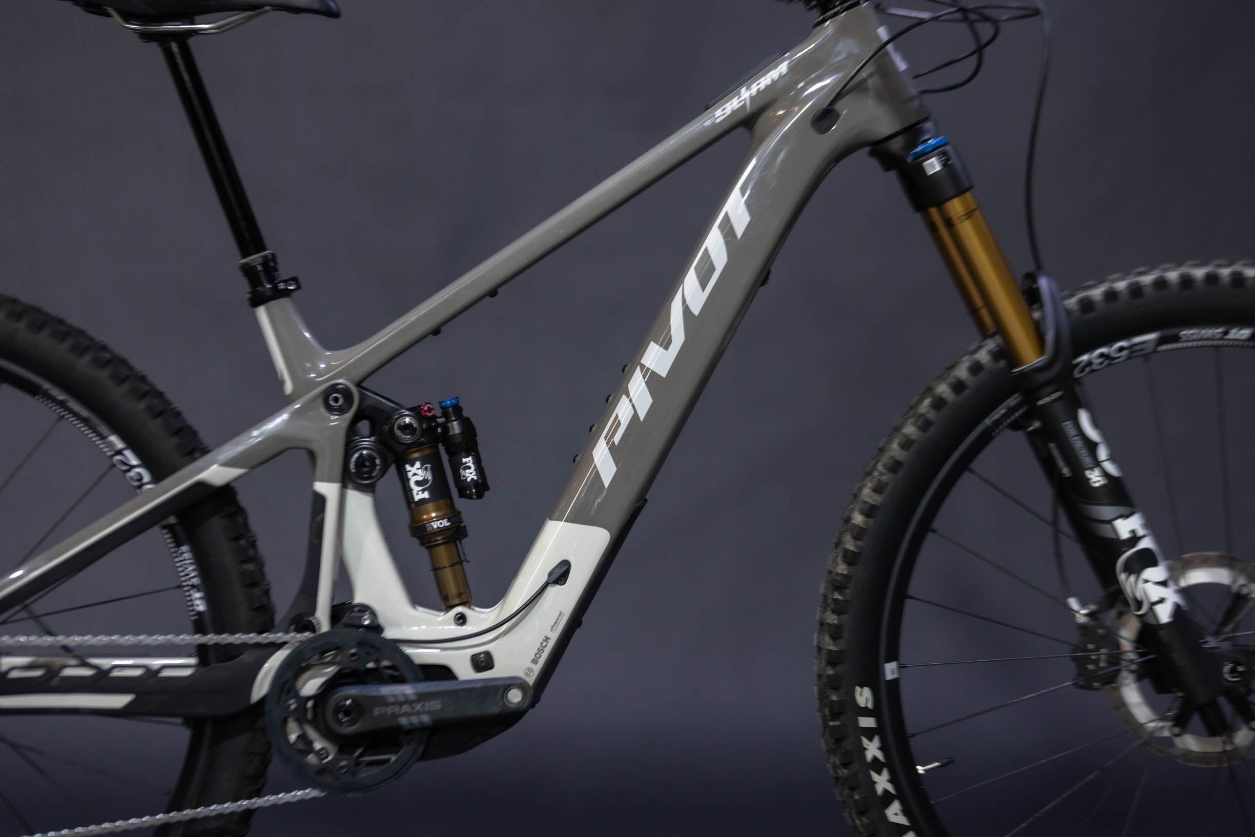 Bicicleta de Montaña Asistida Doble Suspensión Pivot Cycles SL/AM 29" Talla Medium (2025) Seminueva