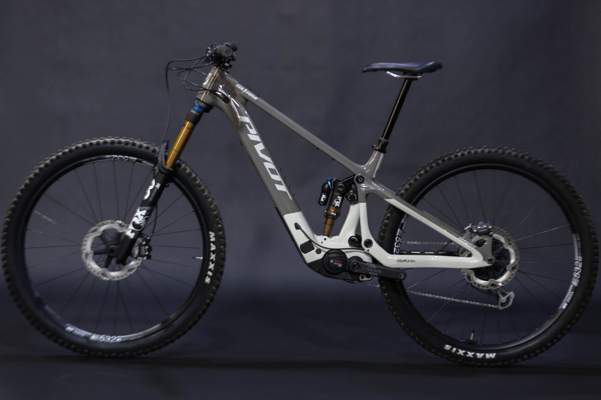 Bicicleta de Montaña Asistida Doble Suspensión Pivot Cycles SL/AM 29" Talla Medium (2025) Seminueva
