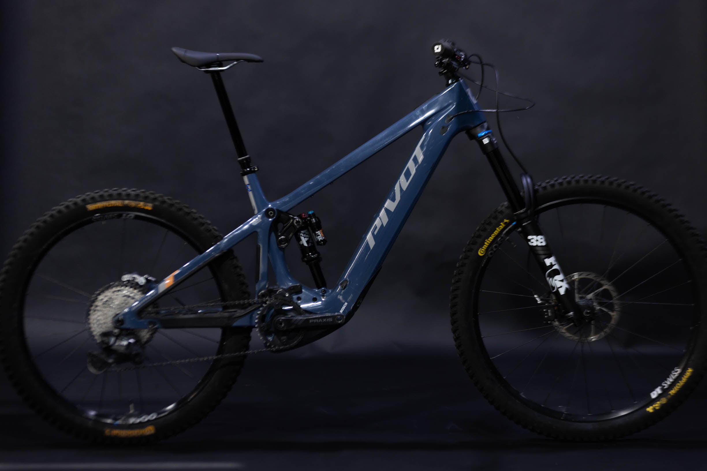 Bicicleta de Montaña Asistida Doble Suspensión Pivot Cycles Shuttle LT 29" Talla Large (2025) Seminueva