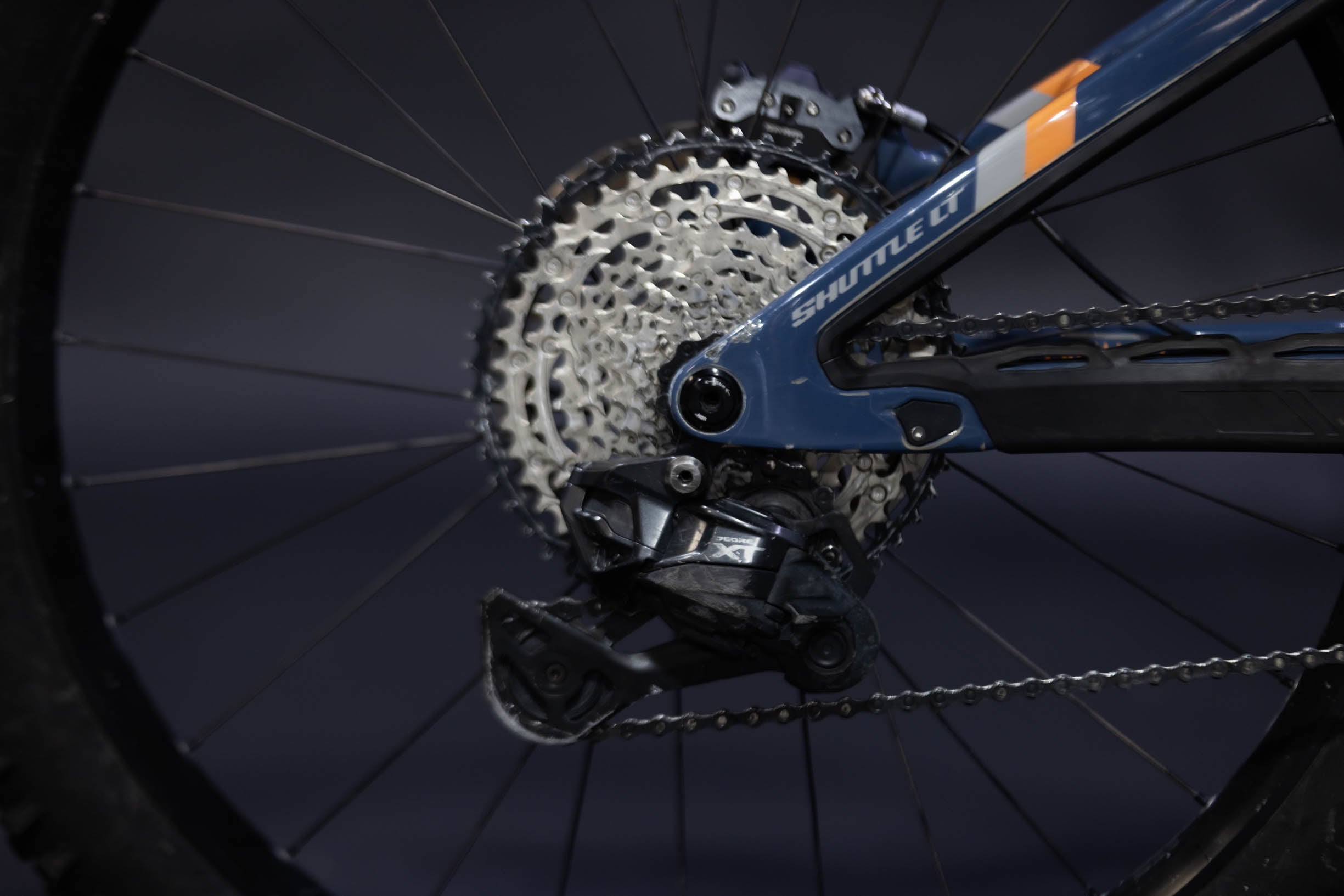 Bicicleta de Montaña Asistida Doble Suspensión Pivot Cycles Shuttle LT 29" Talla Large (2025) Seminueva