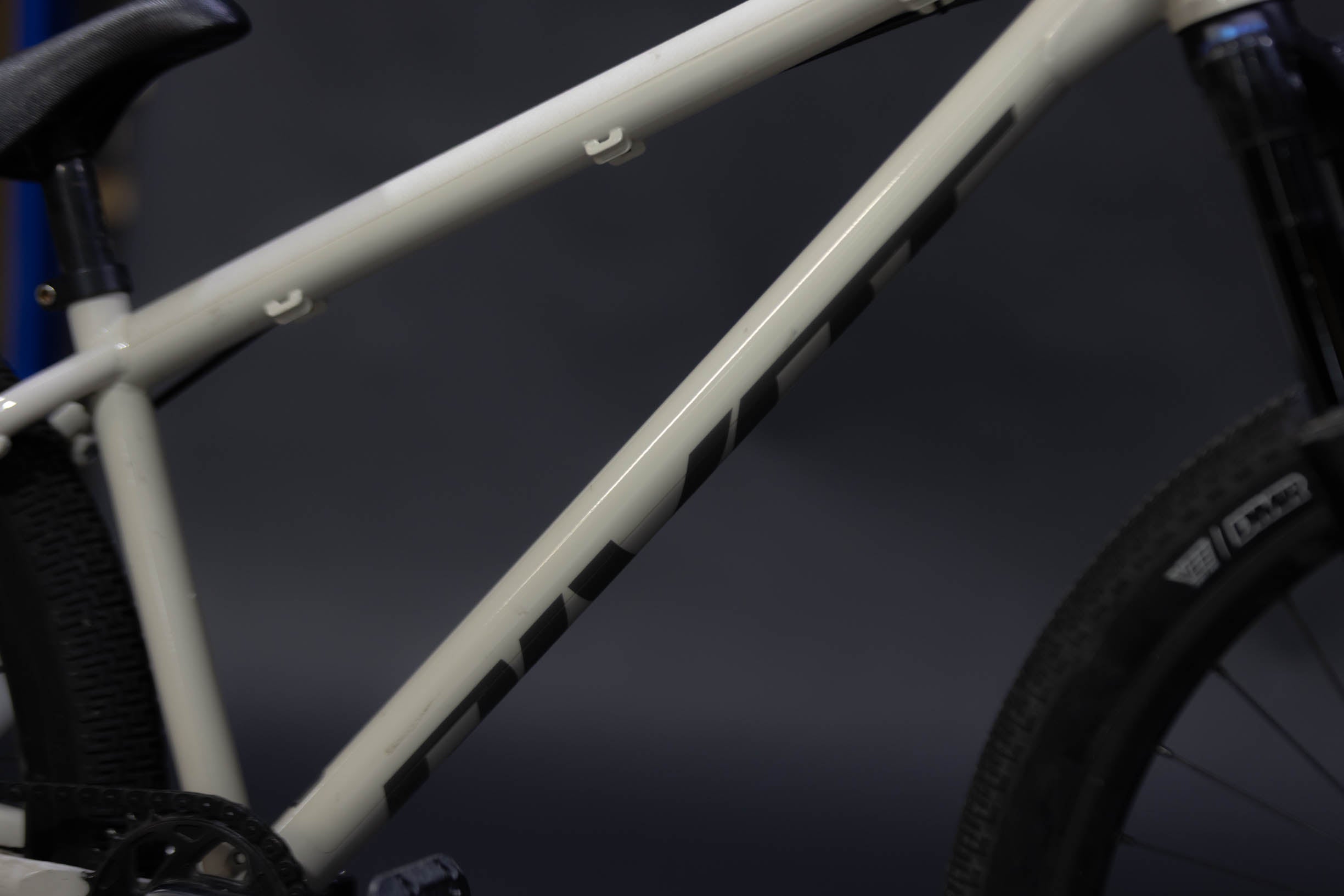 Bicicleta de ciudad Dirt Jump Pivot Point Talla Regular Rodado 26" (2024) Seminueva