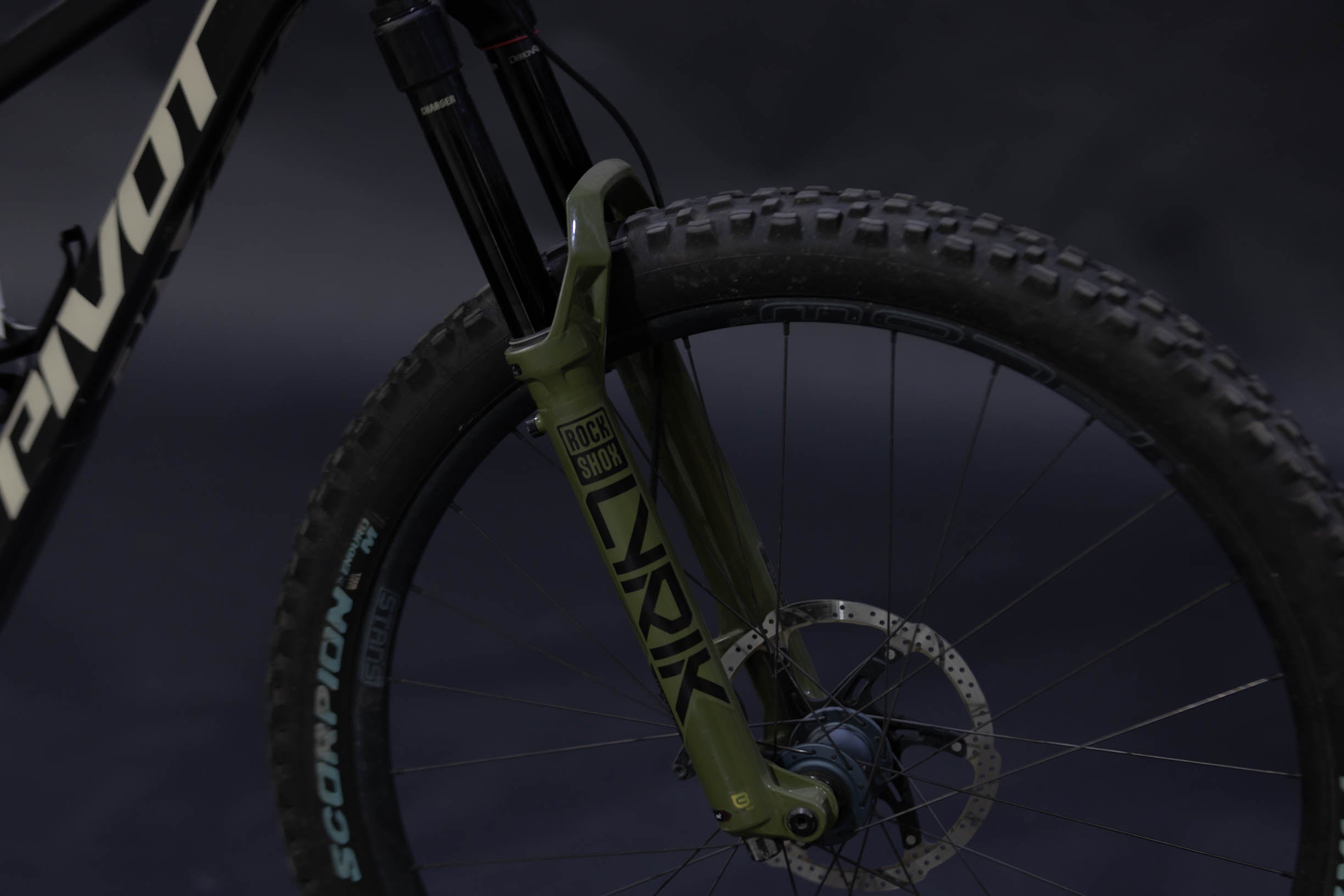 Bicicleta De Montaña Doble Suspensión Pivot Cycles Switchblade 29" Talla Small (2025) Seminueva