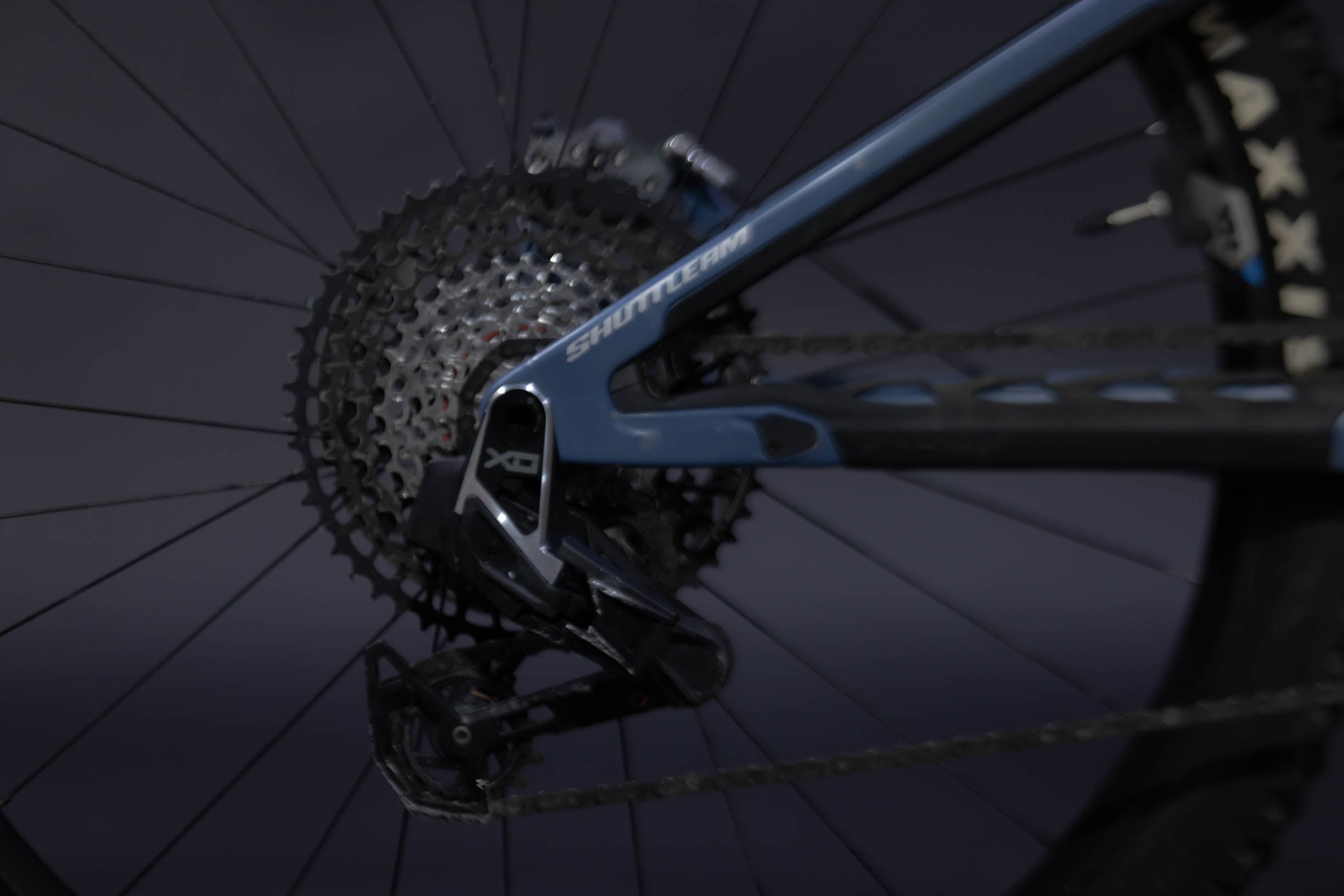 Bicicleta de Montaña Asistida Doble Suspensión Pivot Cycles Shuttle AM 29" Talla Medium (2025) Seminueva