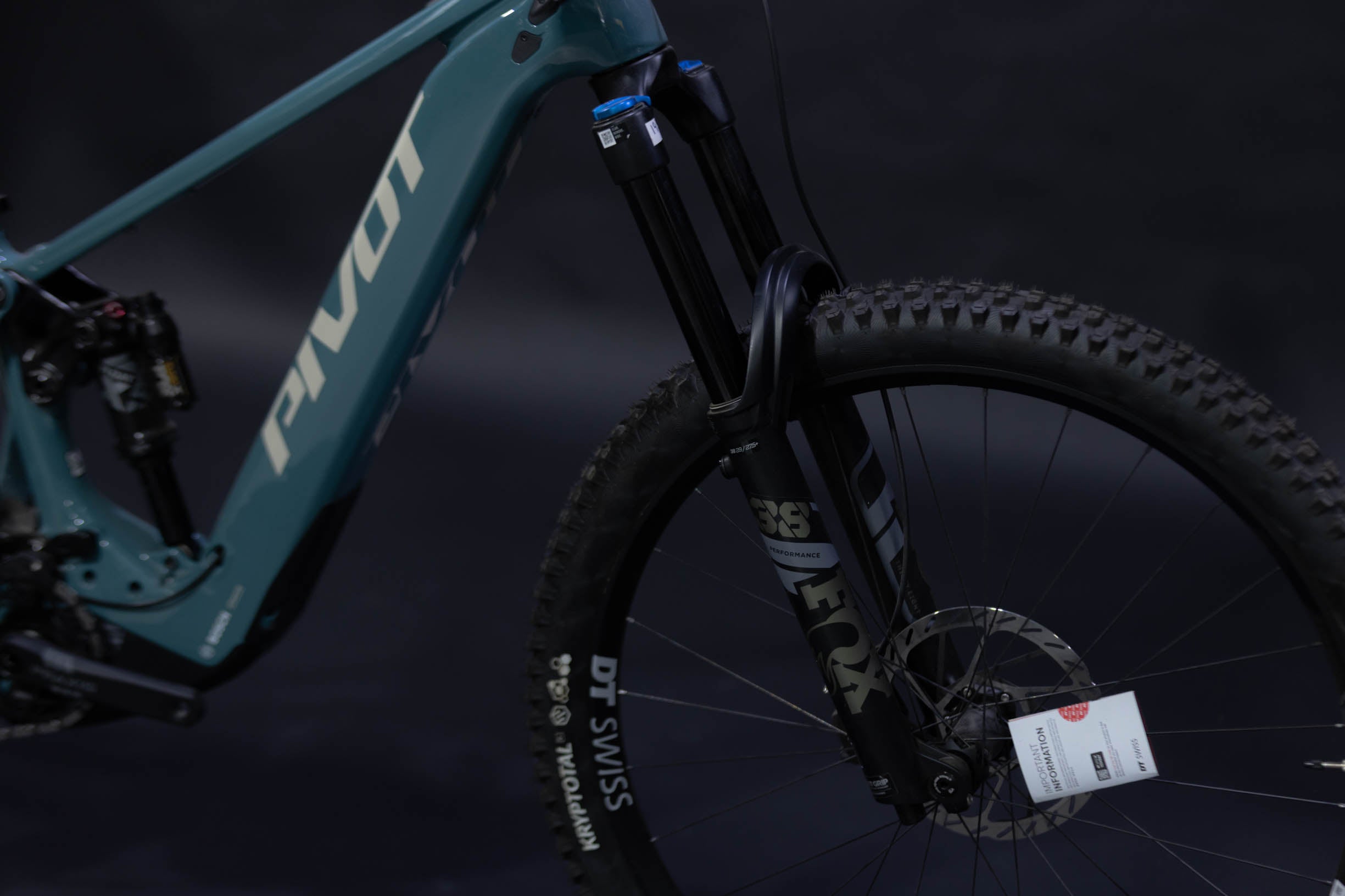 Bicicleta de Montaña Asistida Doble Suspensión Pivot Cycles Shuttle LT 29" Talla Small (2025) (NUEVA)