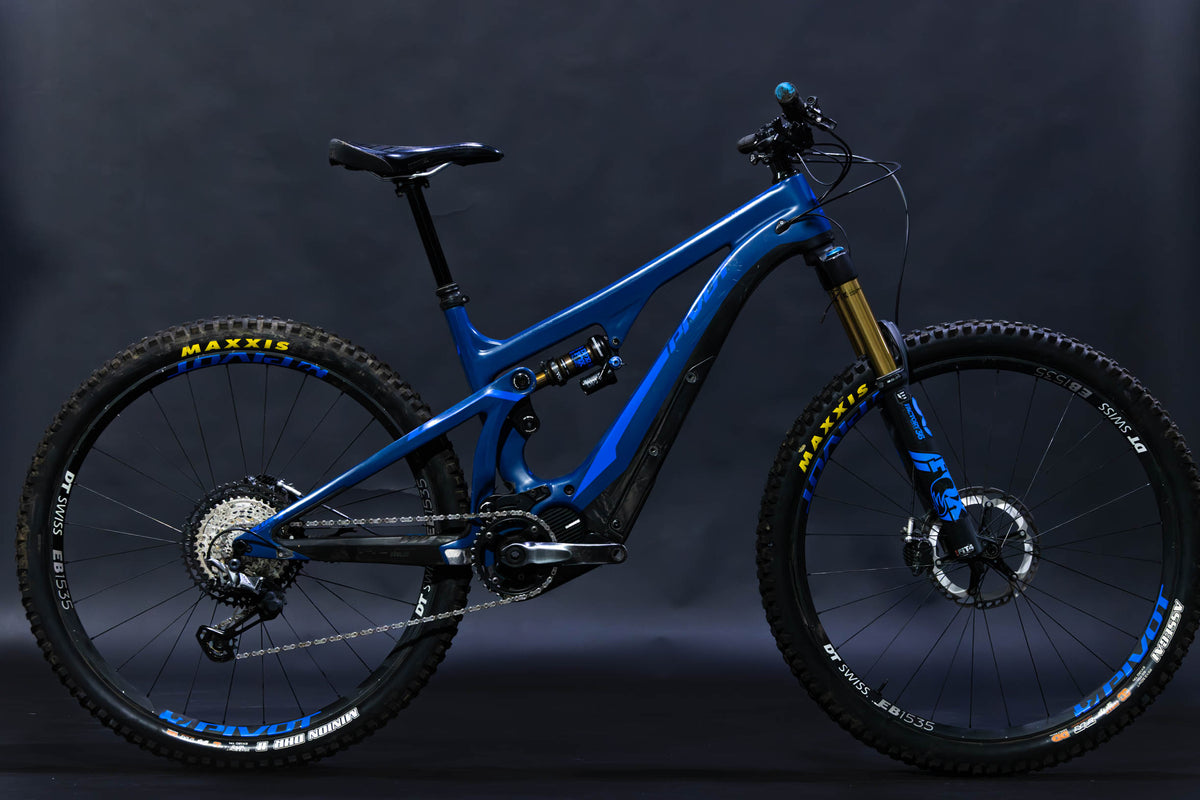 Bicicleta de Montaña Asistida Doble Suspensión Pivot Cycles Shuttle AM 29" Talla Medium (2022) Seminueva