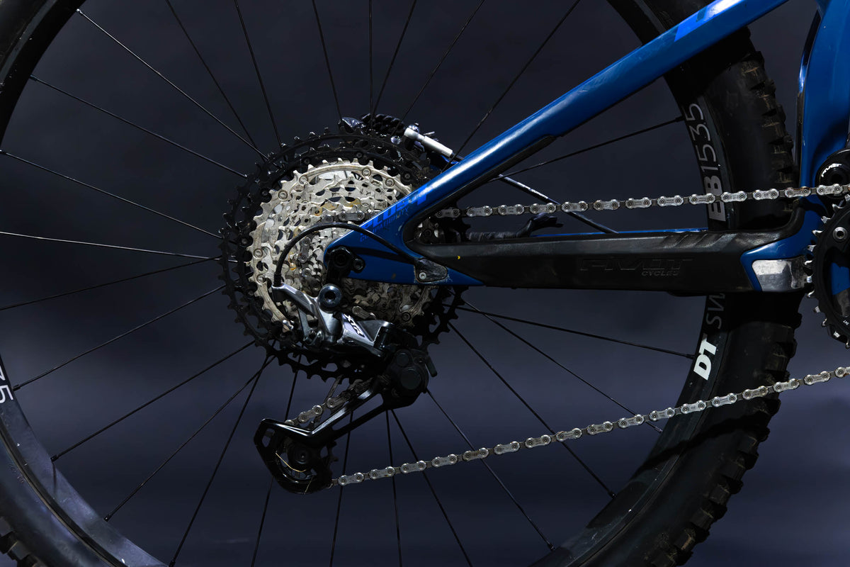 Bicicleta de Montaña Asistida Doble Suspensión Pivot Cycles Shuttle AM 29" Talla Medium (2022) Seminueva