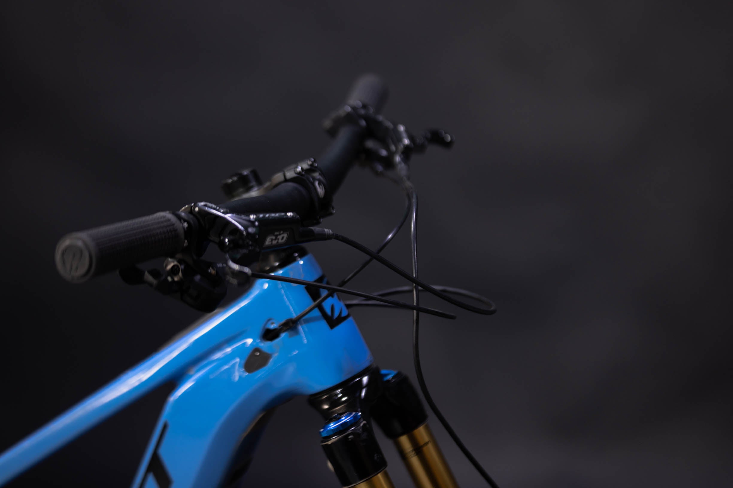 Bicicleta de Montaña Asistida Doble Suspensión Pivot Cycles Shuttle AM 29" Talla Small (2024) Seminueva