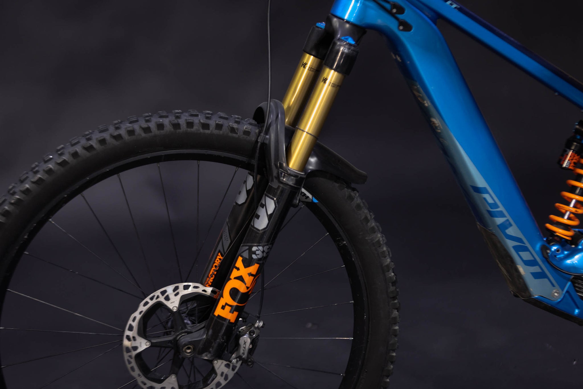 Bicicleta de Montaña Asistida Doble Suspensión Pivot Cycles Shuttle LT 29" Talla Medium (2023) Seminueva