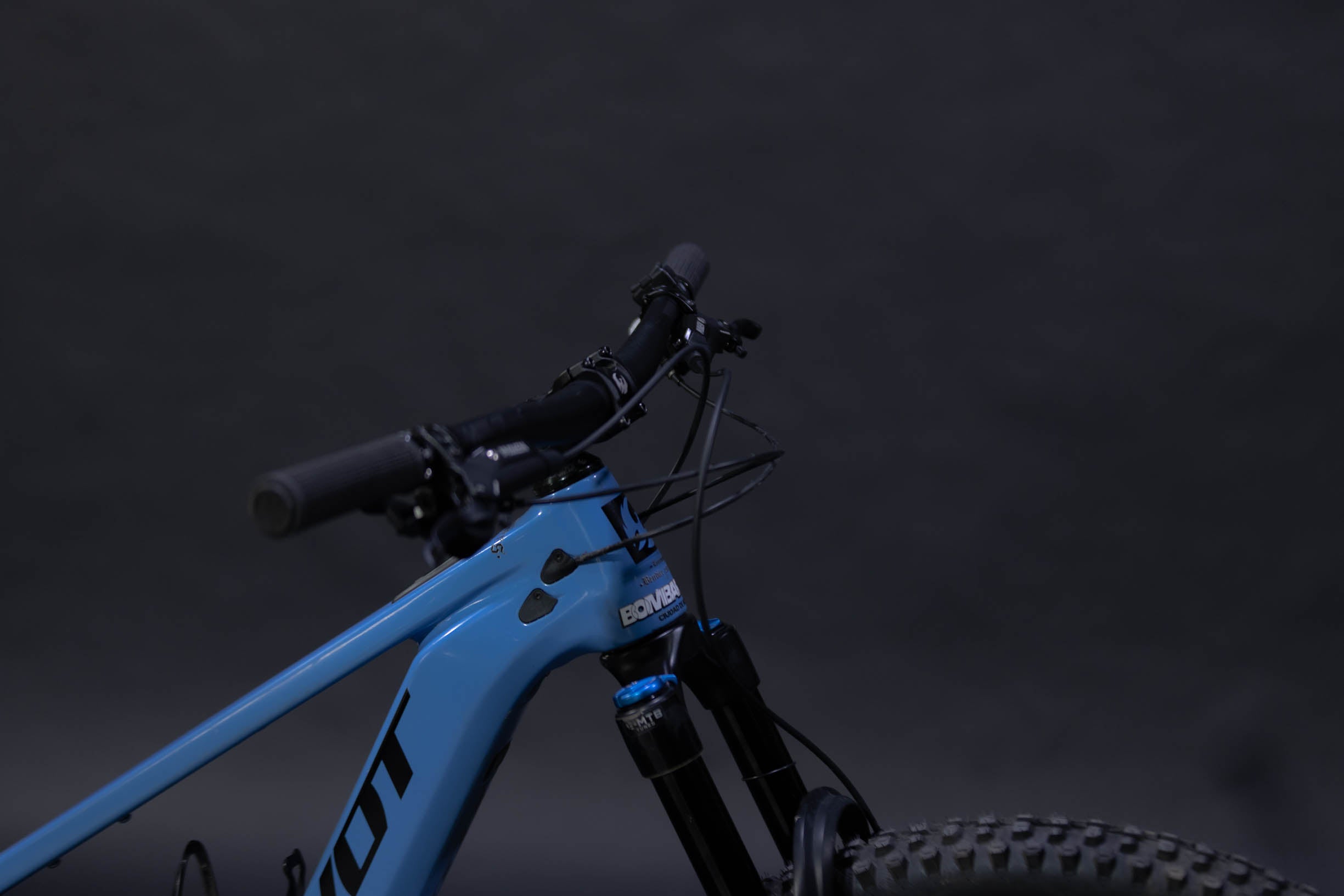 Bicicleta de Montaña Asistida Doble Suspensión Pivot Cycles Shuttle AM 29" Talla Small (2024) Seminueva