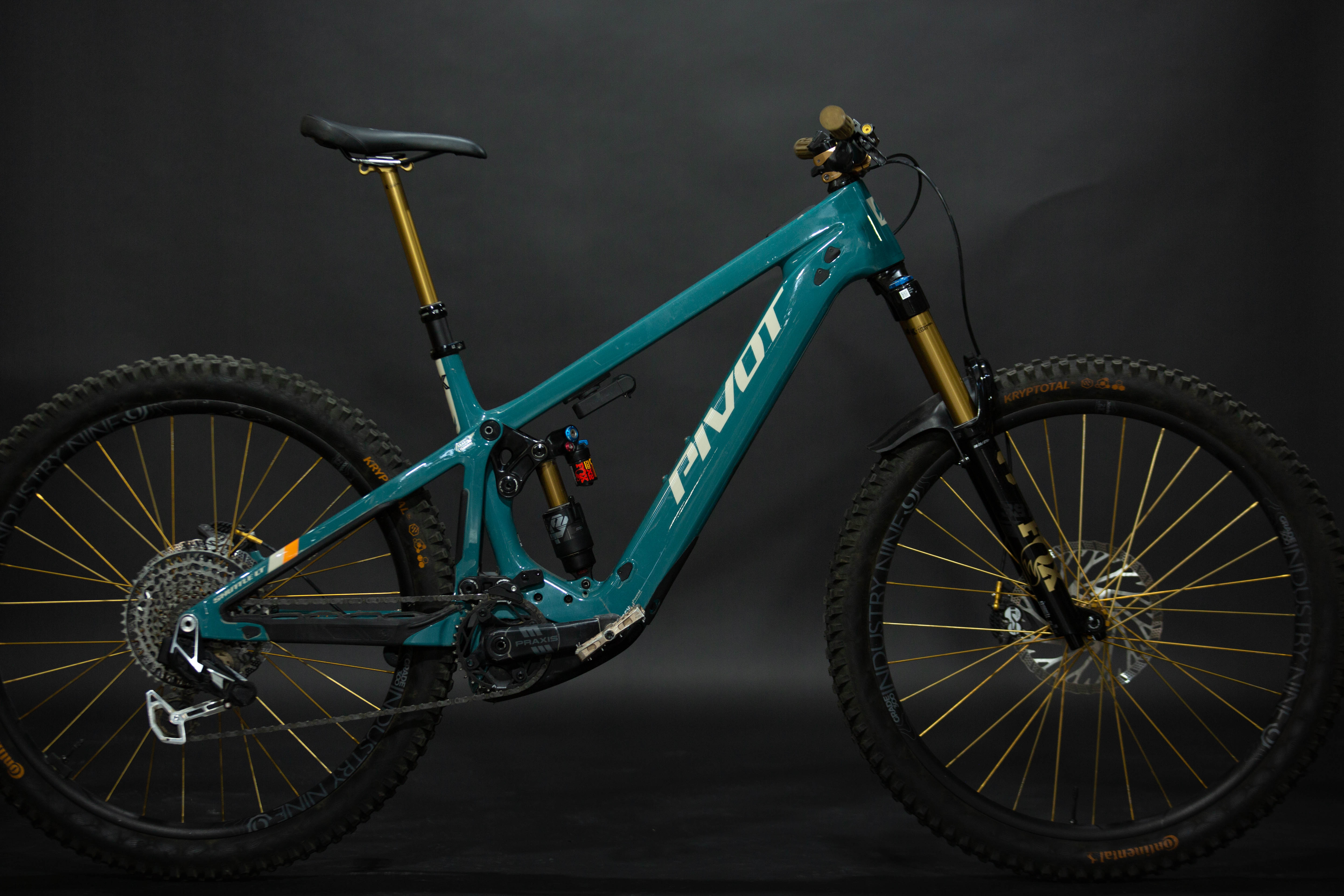 Bicicleta de Montaña Asistida Doble Suspensión Pivot Cycles Shuttle LT 29" Talla Large (2025) Seminueva