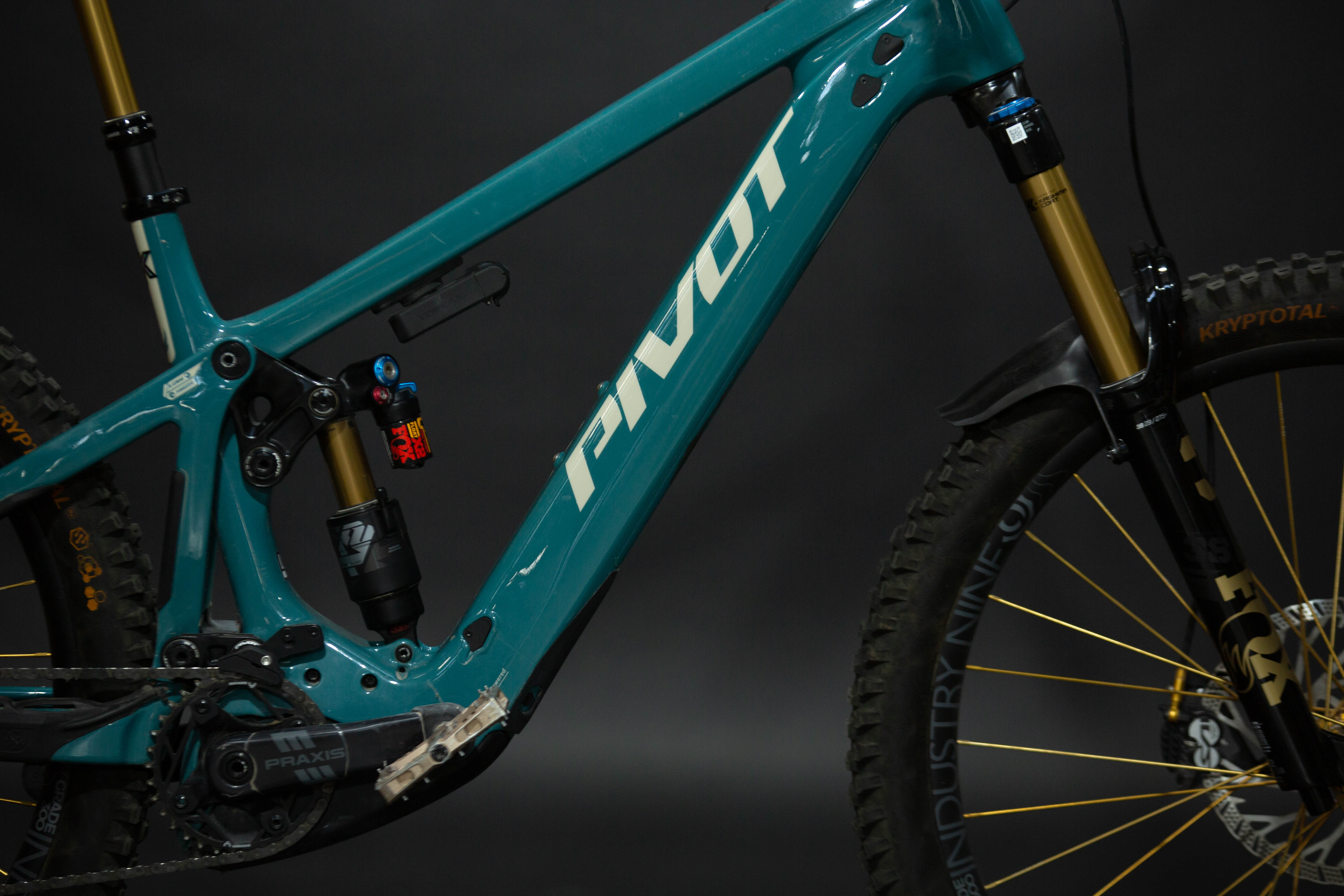Bicicleta de Montaña Asistida Doble Suspensión Pivot Cycles Shuttle LT 29" Talla Large (2025) Seminueva