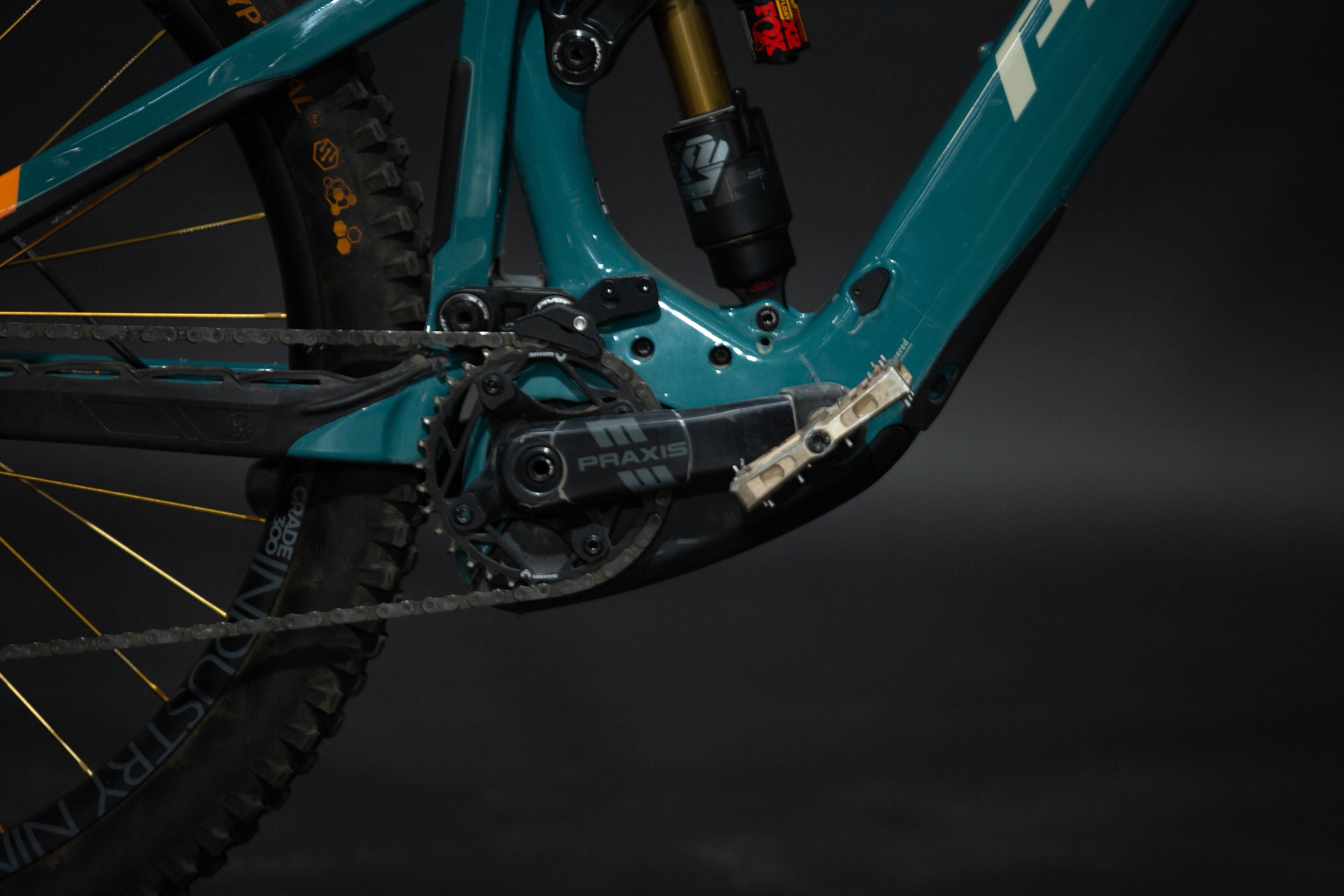Bicicleta de Montaña Asistida Doble Suspensión Pivot Cycles Shuttle LT 29" Talla Large (2025) Seminueva