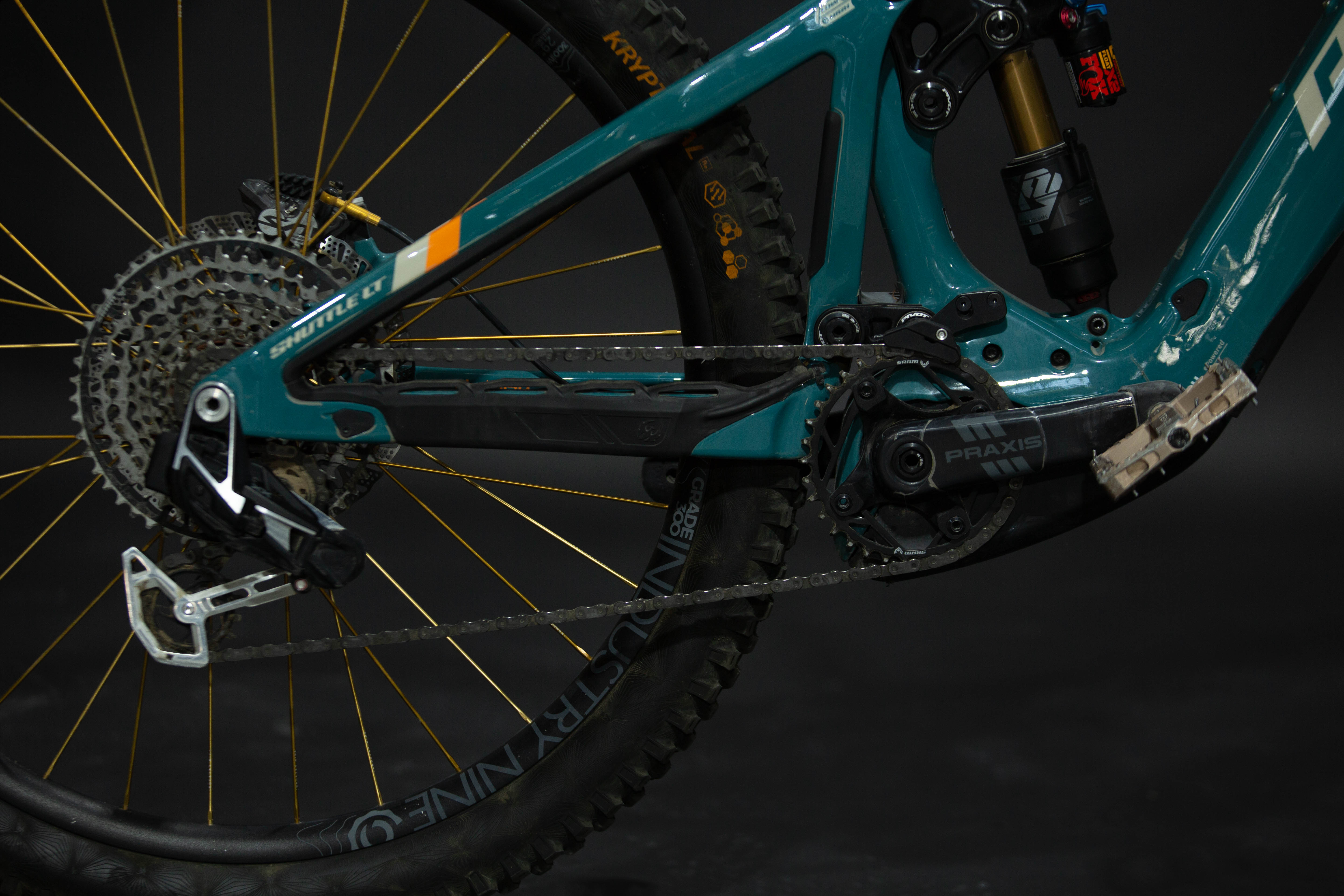 Bicicleta de Montaña Asistida Doble Suspensión Pivot Cycles Shuttle LT 29" Talla Large (2025) Seminueva