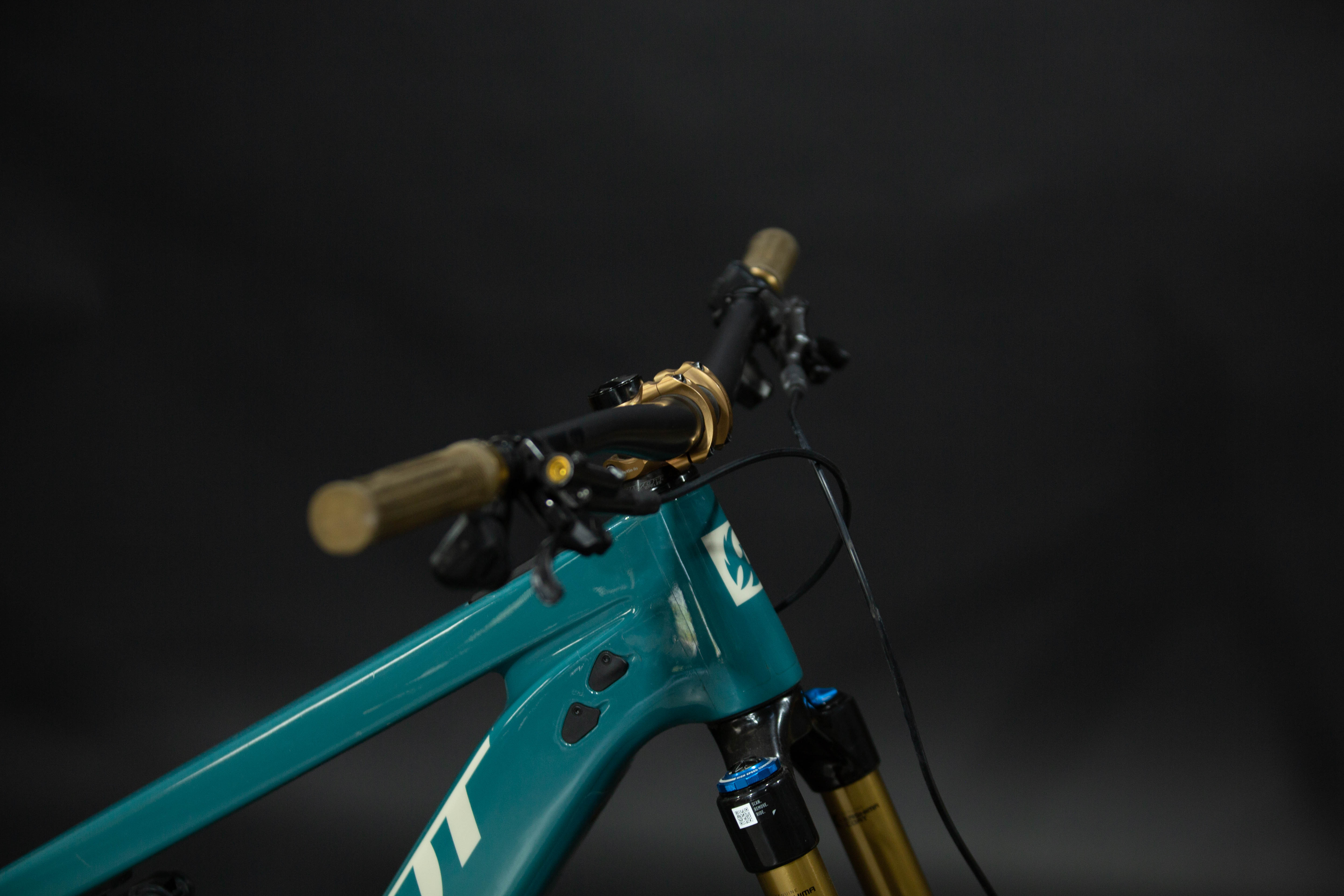 Bicicleta de Montaña Asistida Doble Suspensión Pivot Cycles Shuttle LT 29" Talla Large (2025) Seminueva