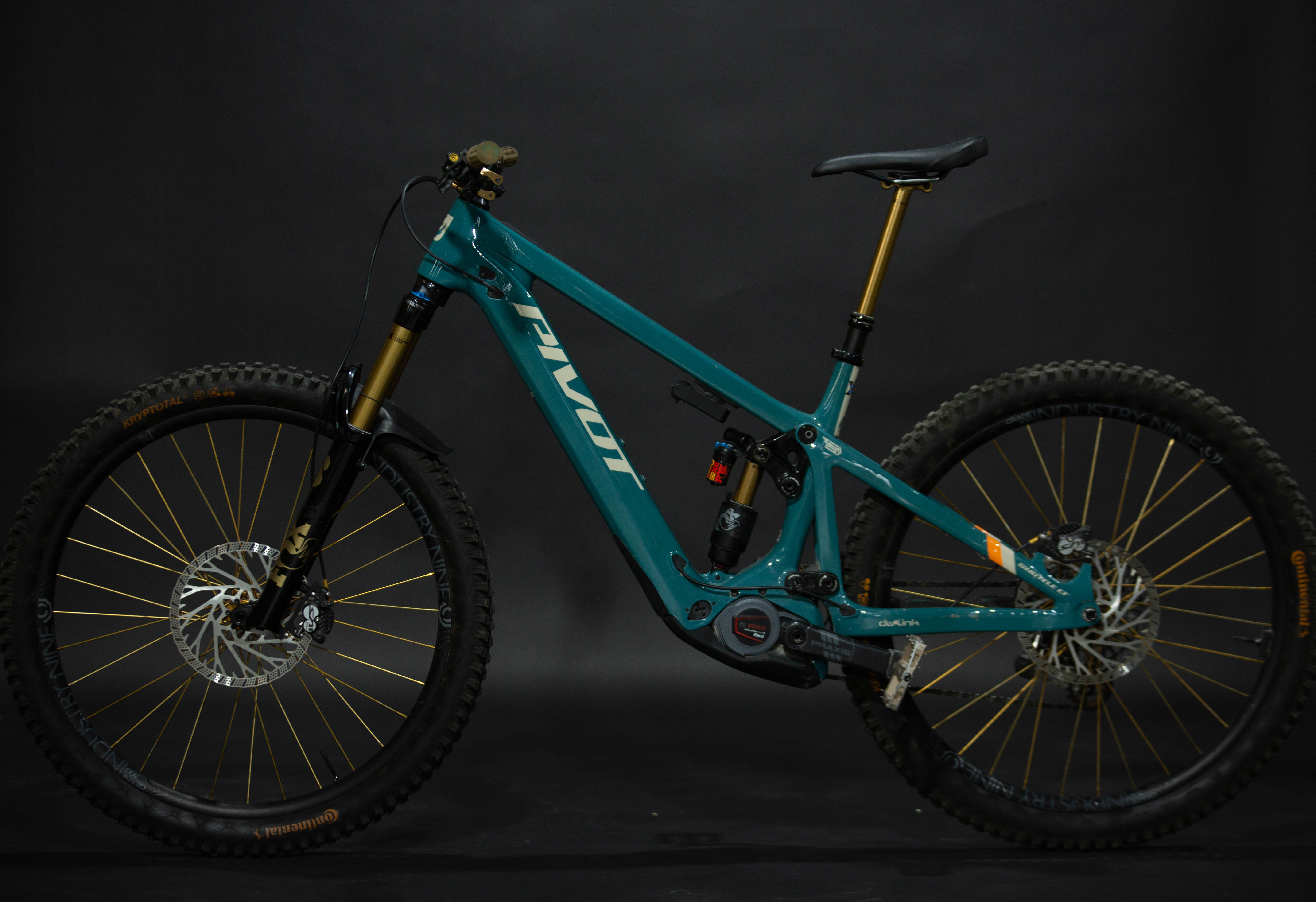 Bicicleta de Montaña Asistida Doble Suspensión Pivot Cycles Shuttle LT 29" Talla Large (2025) Seminueva