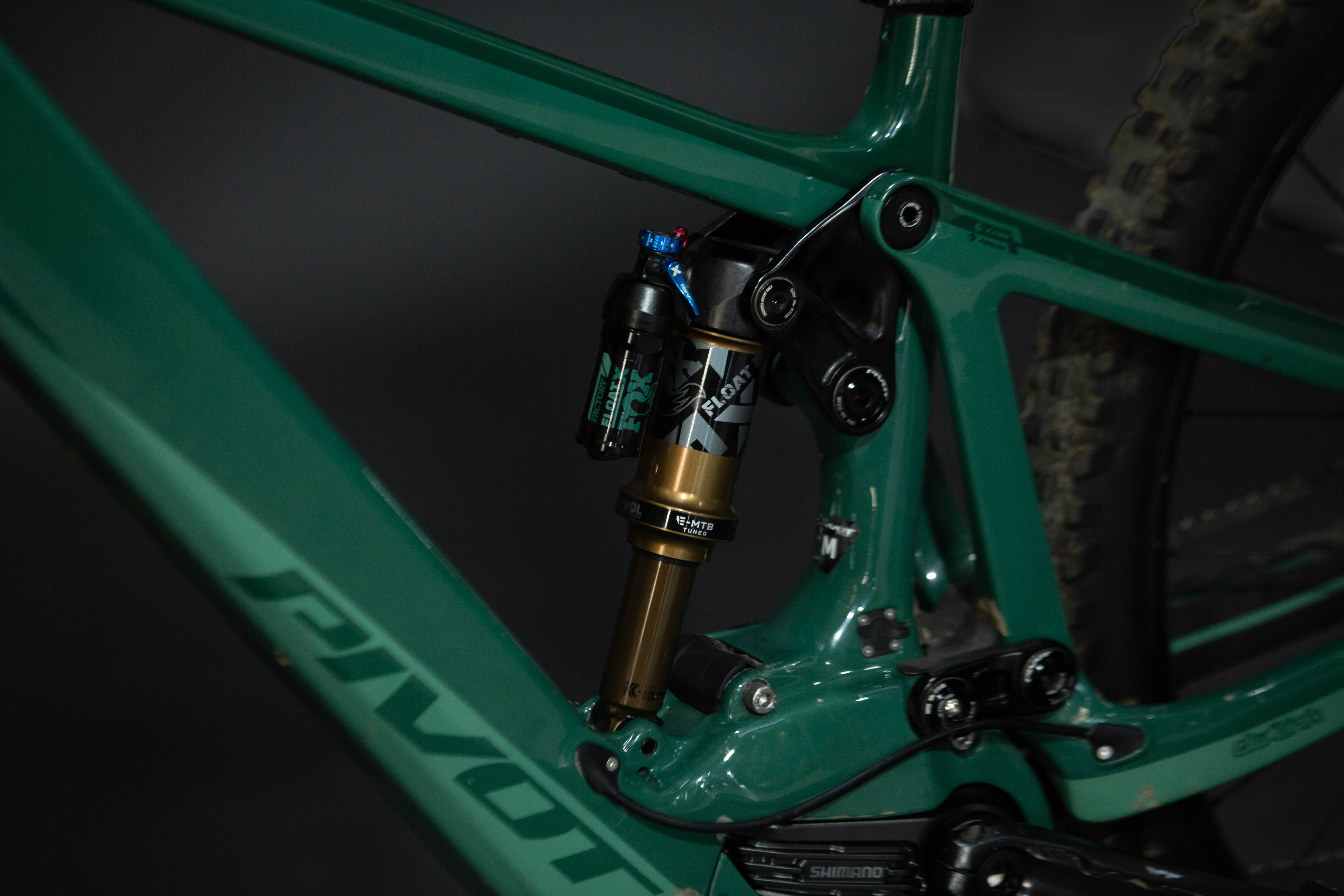 Bicicleta de Montaña Asistida Doble Suspensión Pivot Cycles Shuttle LT 29" Talla Medium (2023) Seminueva
