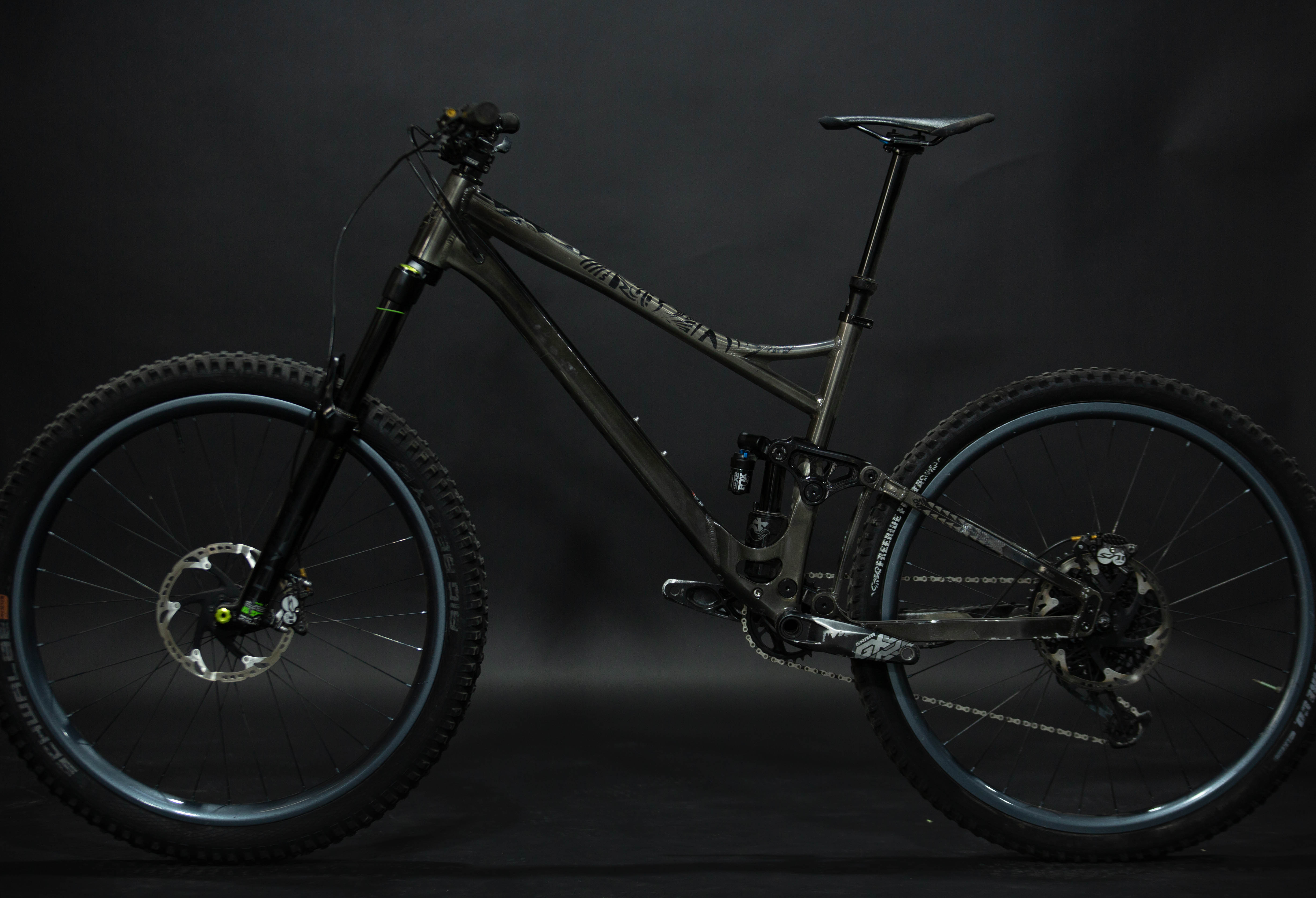 Bicicleta De Montaña Doble Suspensión Banshee Titan 29/27.5" Talla Large (2022) Seminueva