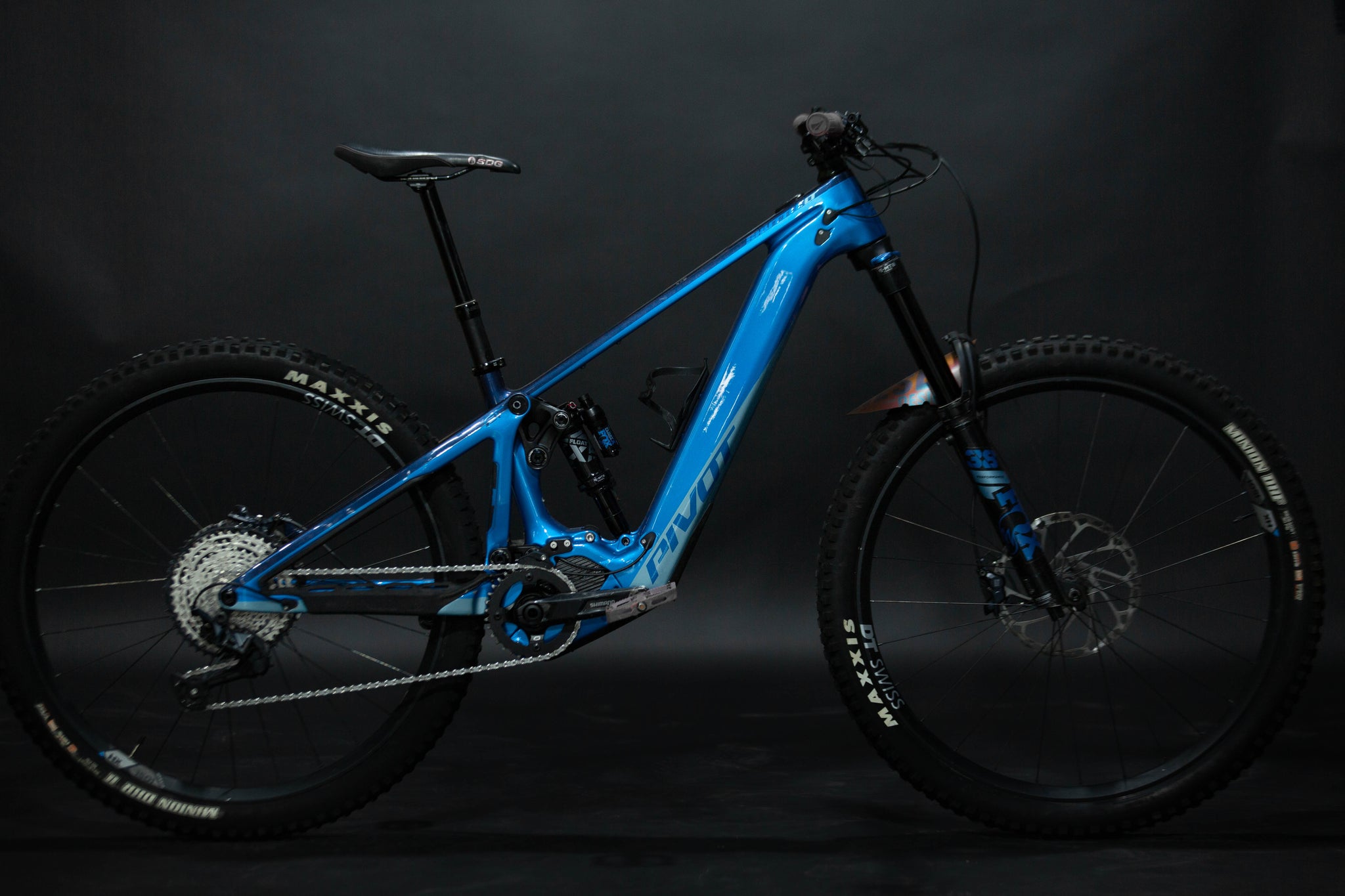 Bicicleta de Montaña Asistida Doble Suspensión Pivot Cycles Shuttle LT 29" Talla Small (2023) Seminueva