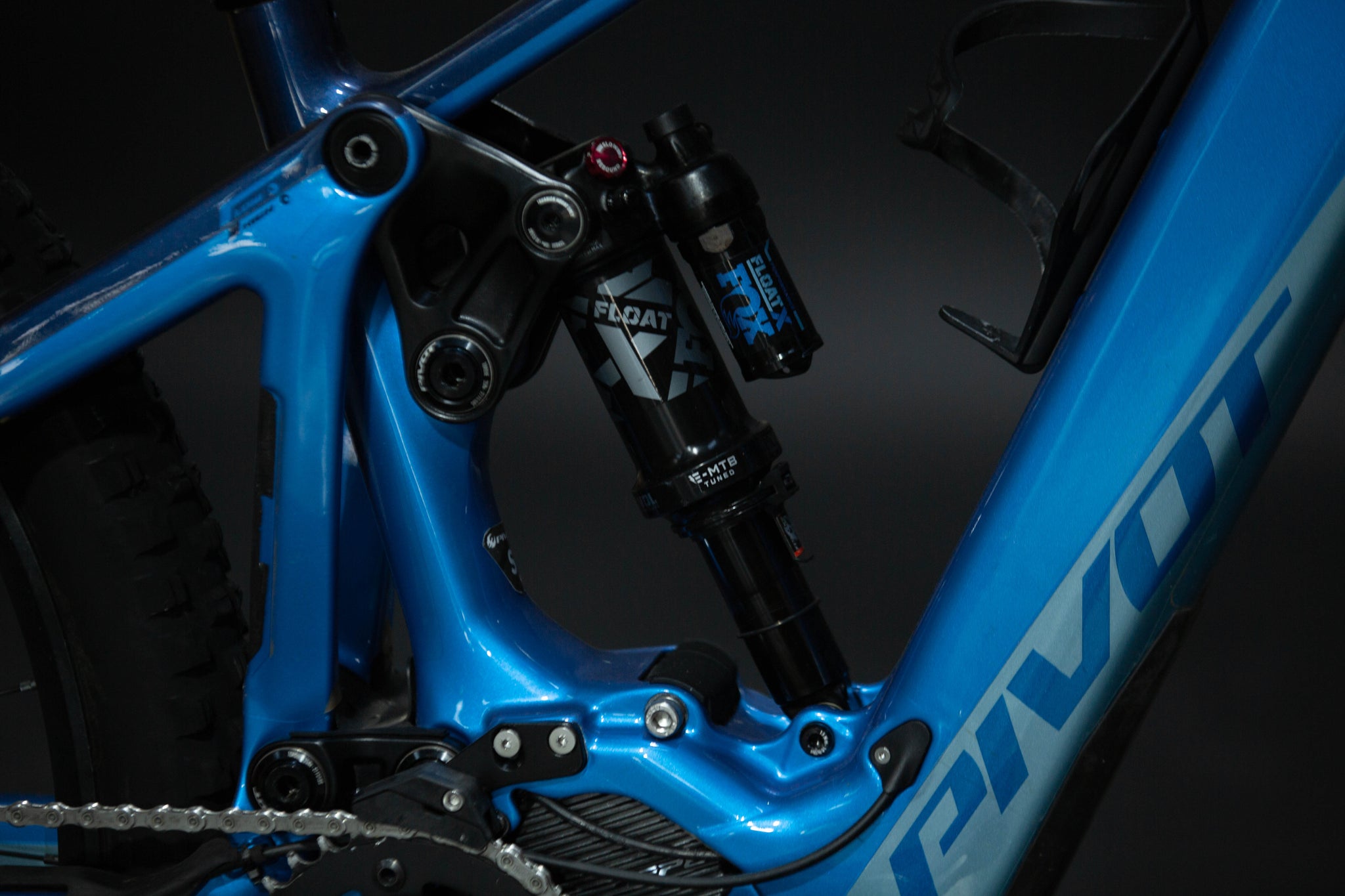 Bicicleta de Montaña Asistida Doble Suspensión Pivot Cycles Shuttle LT 29" Talla Small (2023) Seminueva