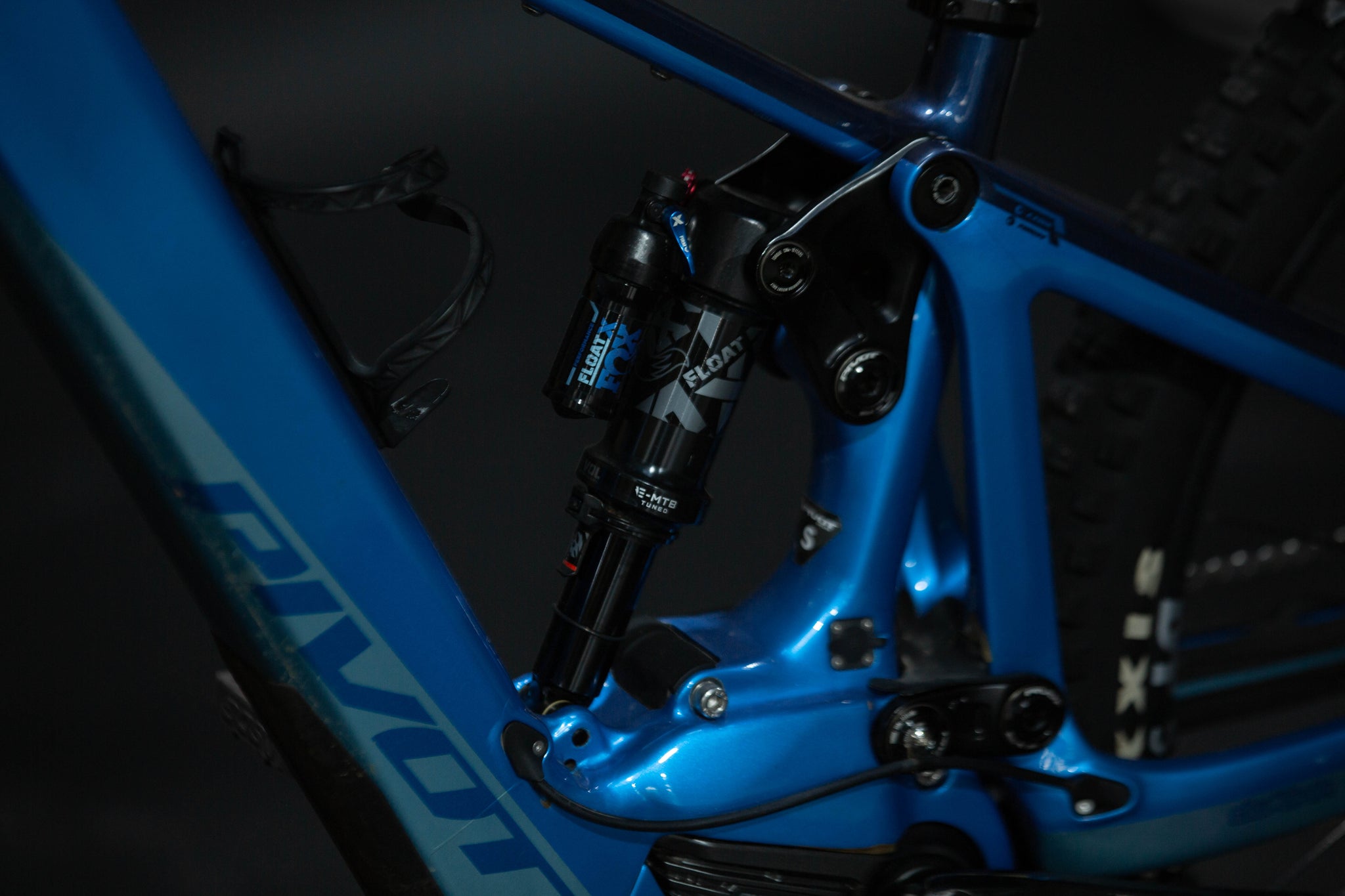 Bicicleta de Montaña Asistida Doble Suspensión Pivot Cycles Shuttle LT 29" Talla Small (2023) Seminueva